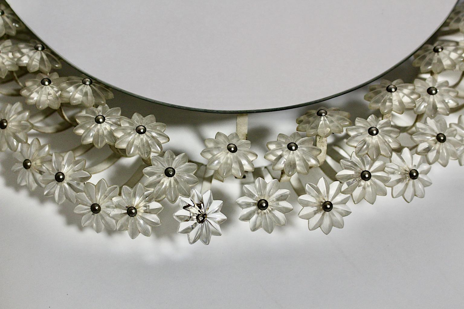 Specchio da parete retroilluminato vintage con fiori di lucite Mid-Century Modern Emil Stejnar 1950s in vendita 6