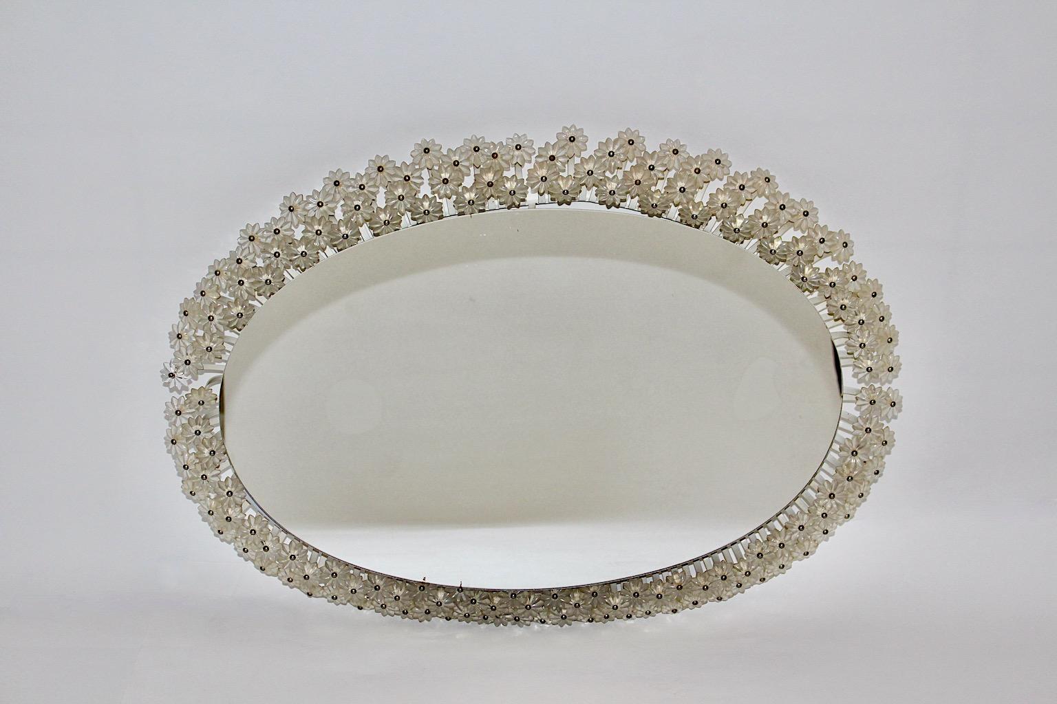 Specchio da parete retroilluminato vintage con fiori di lucite Mid-Century Modern Emil Stejnar 1950s in vendita 7