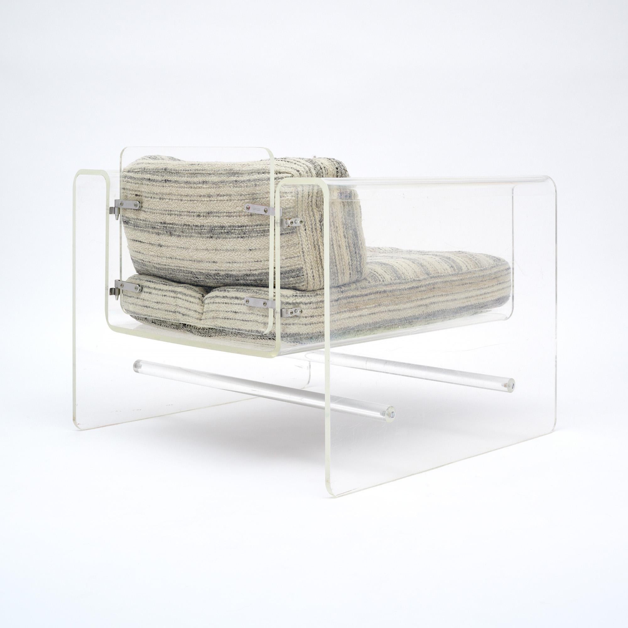 Lucite French Mid-Century Armchair For Sale 2