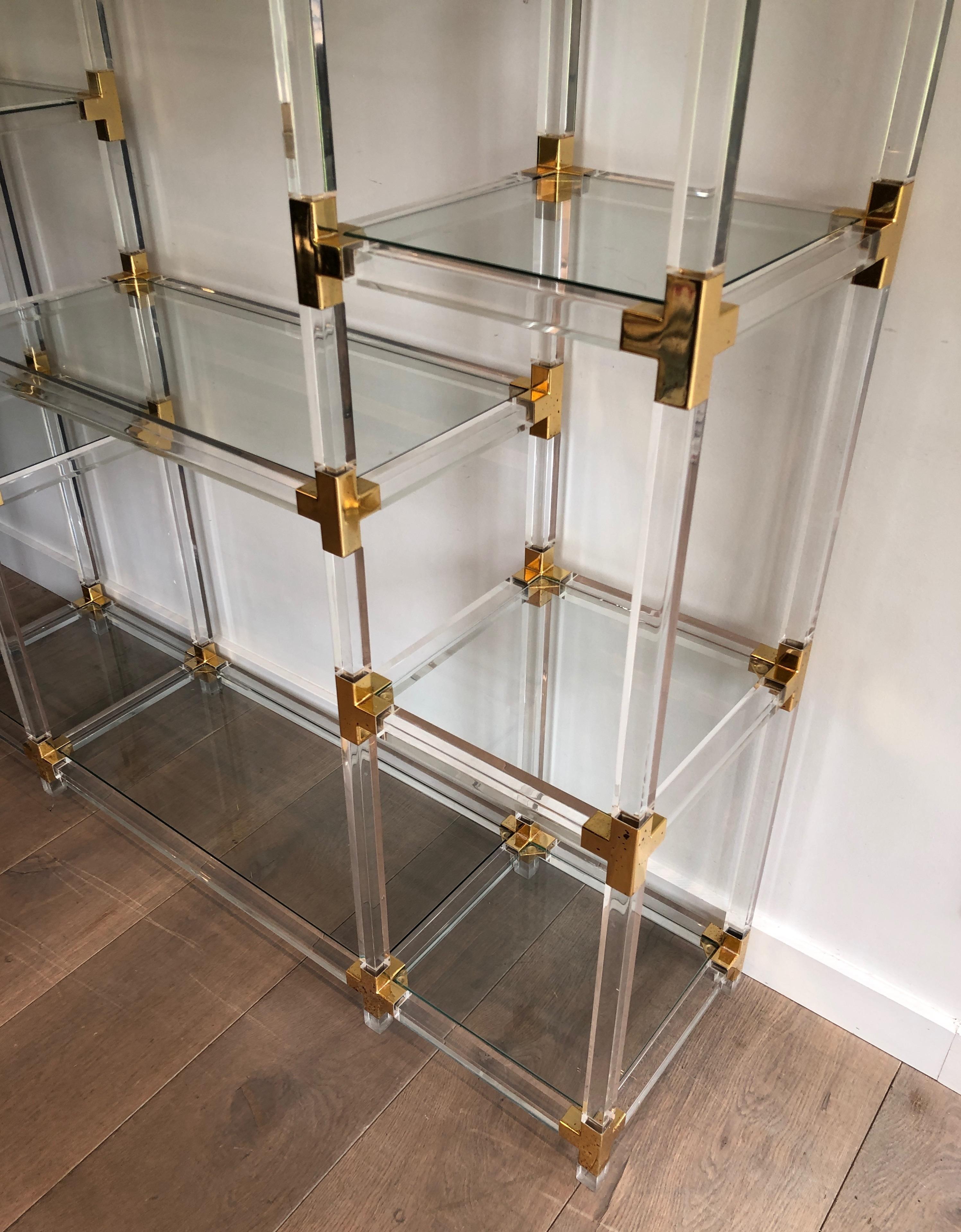 Lucite, Gilded Metal and Glass Shelve, American Work by Charles Hollis Jones In Good Condition For Sale In Marcq-en-Barœul, Hauts-de-France