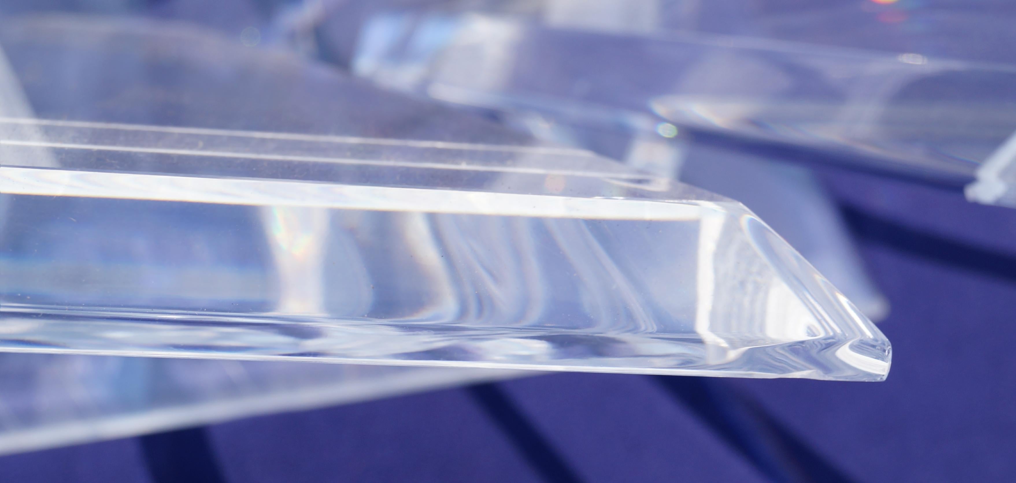 Table basse cocktail sculpturale Hollywood Lucite Glacier Iceberg en vente 4