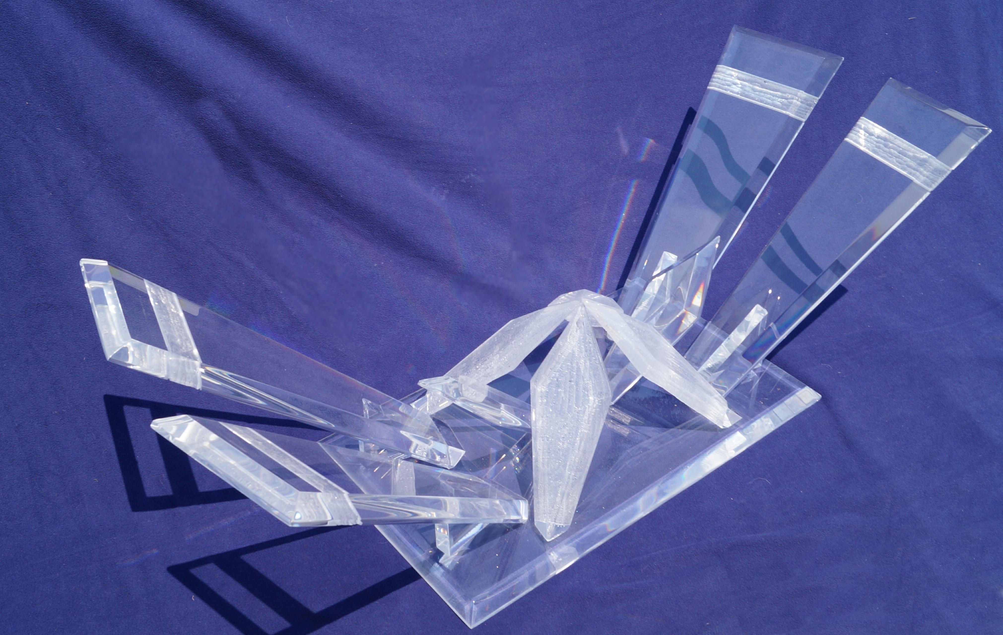 Skulpturaler Hollywood Lucite Glacier Iceberg-Couchtisch/Couchtisch aus Glas, Hollywood (21. Jahrhundert und zeitgenössisch) im Angebot