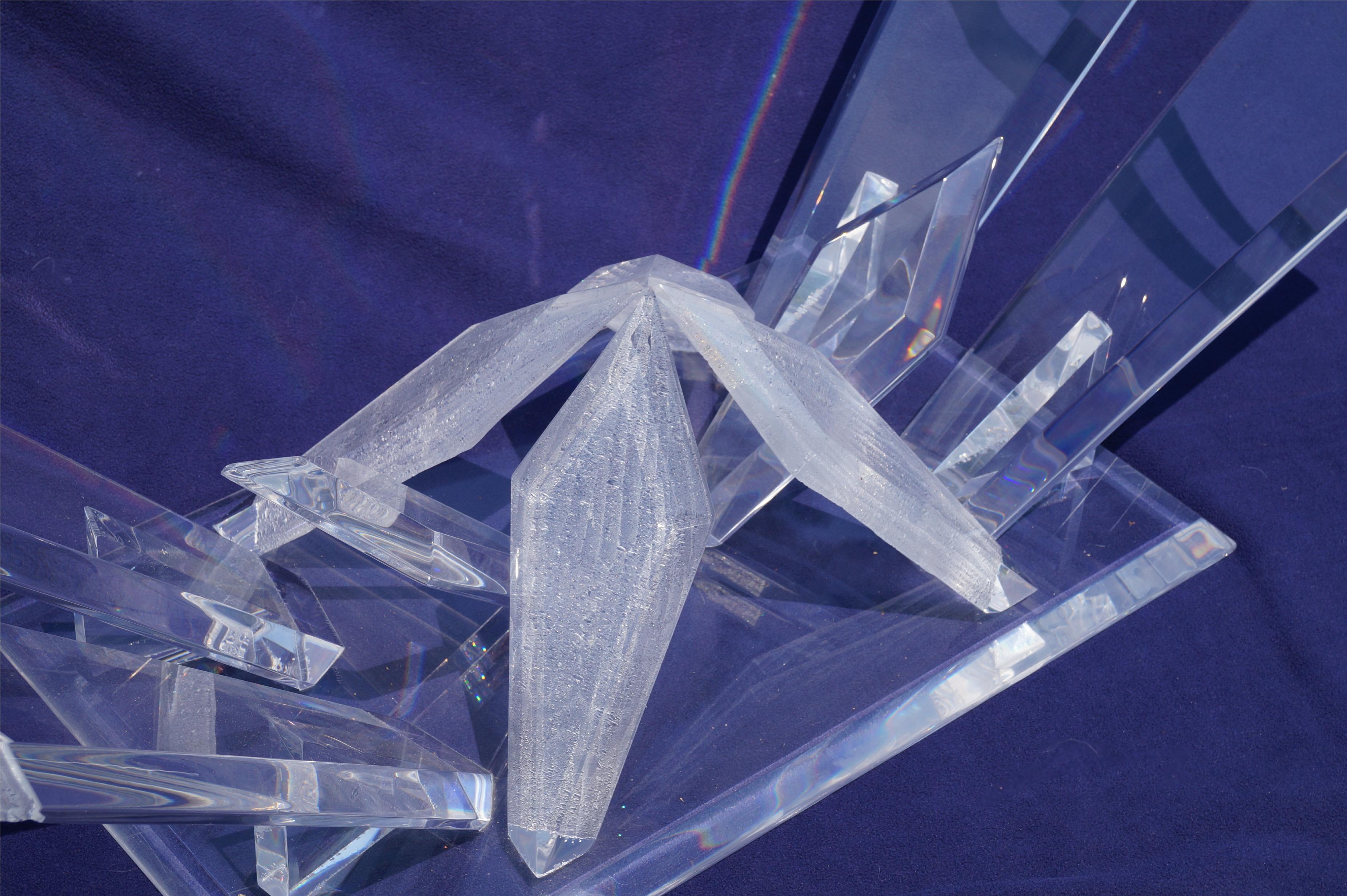Table basse cocktail sculpturale Hollywood Lucite Glacier Iceberg en vente 1