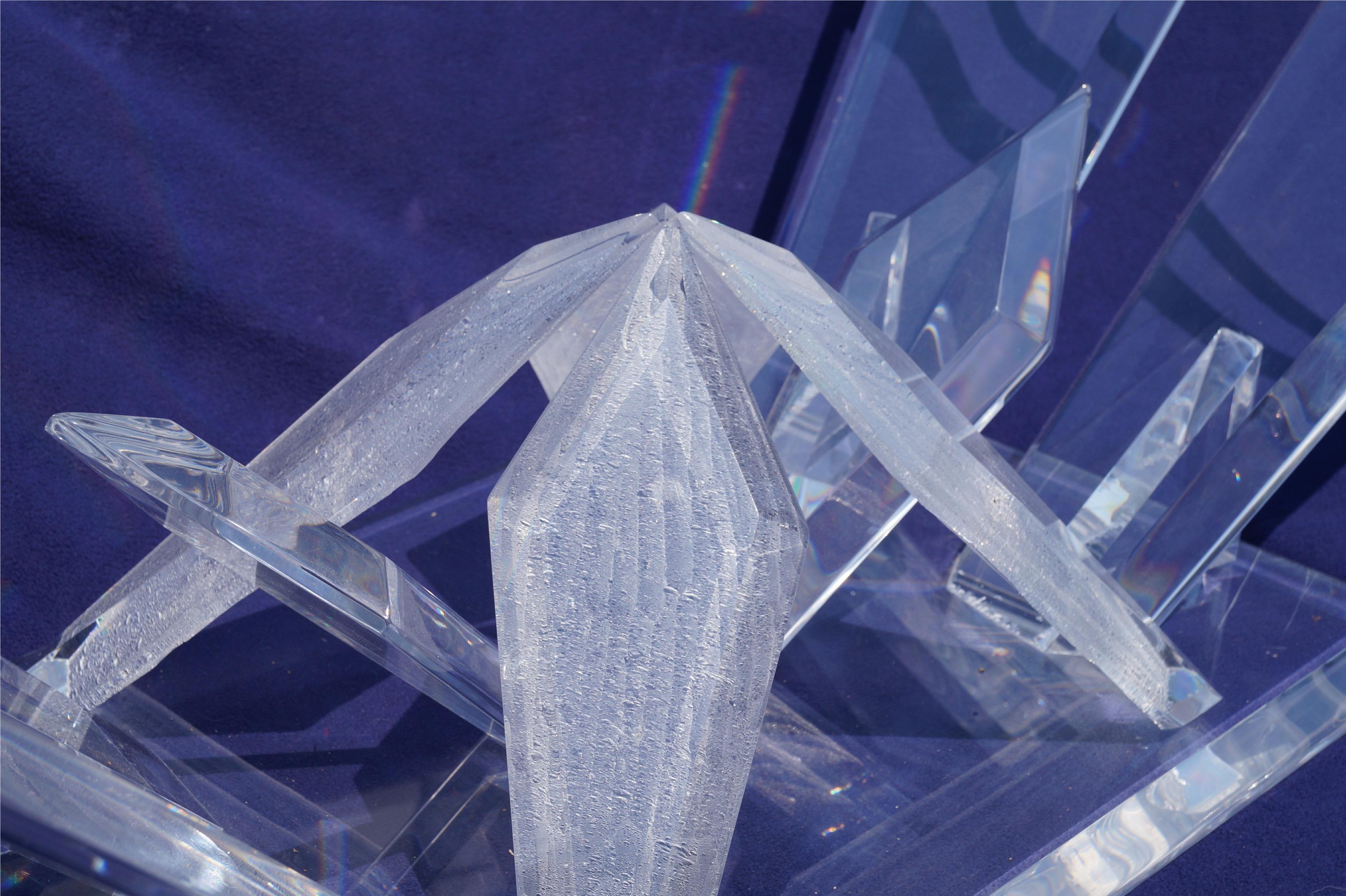 Skulpturaler Hollywood Lucite Glacier Iceberg-Couchtisch/Couchtisch aus Glas, Hollywood im Angebot 2