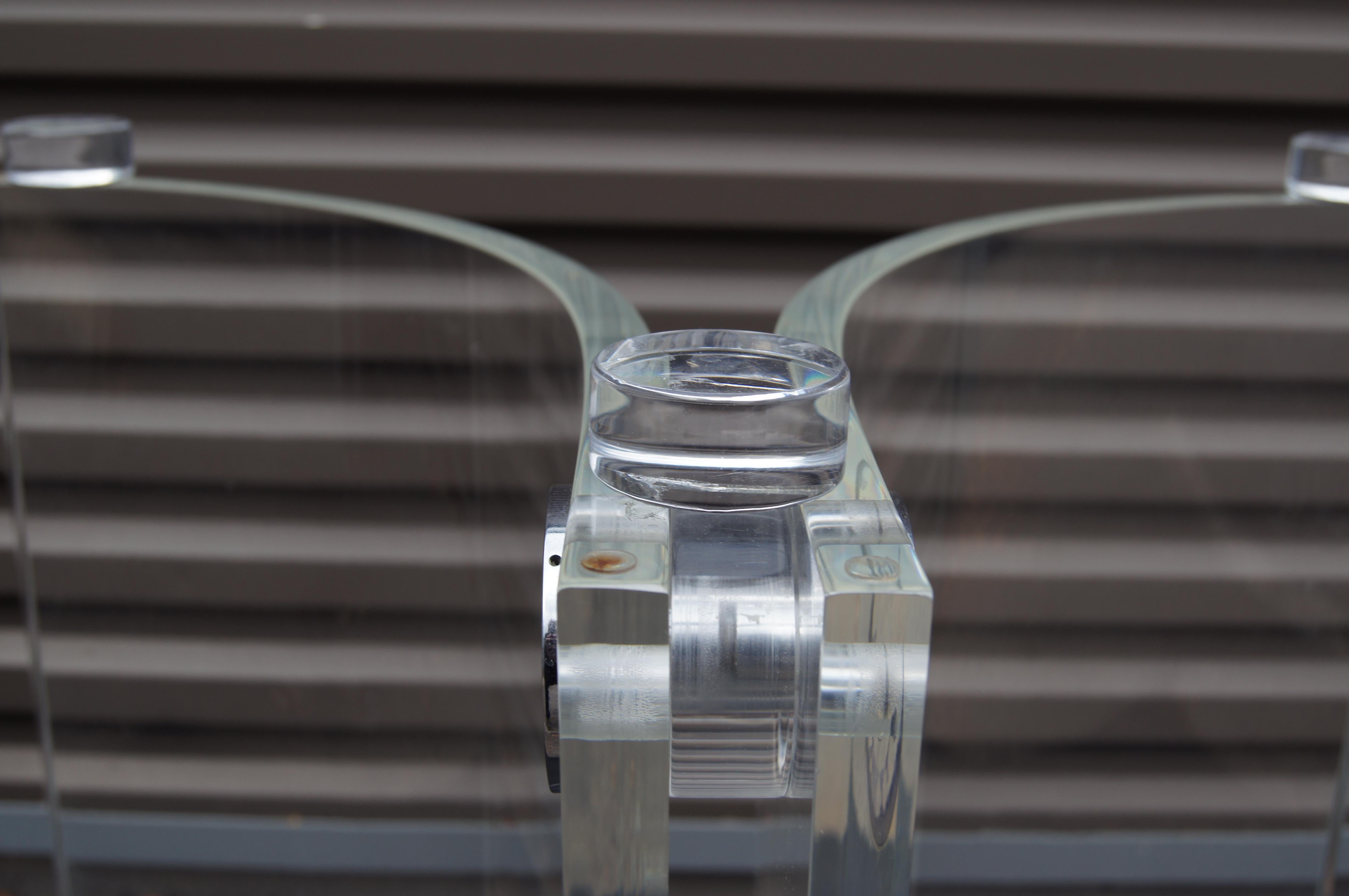 Table centrale en lucite, verre et chrome de Vladimir Kagan en vente 2