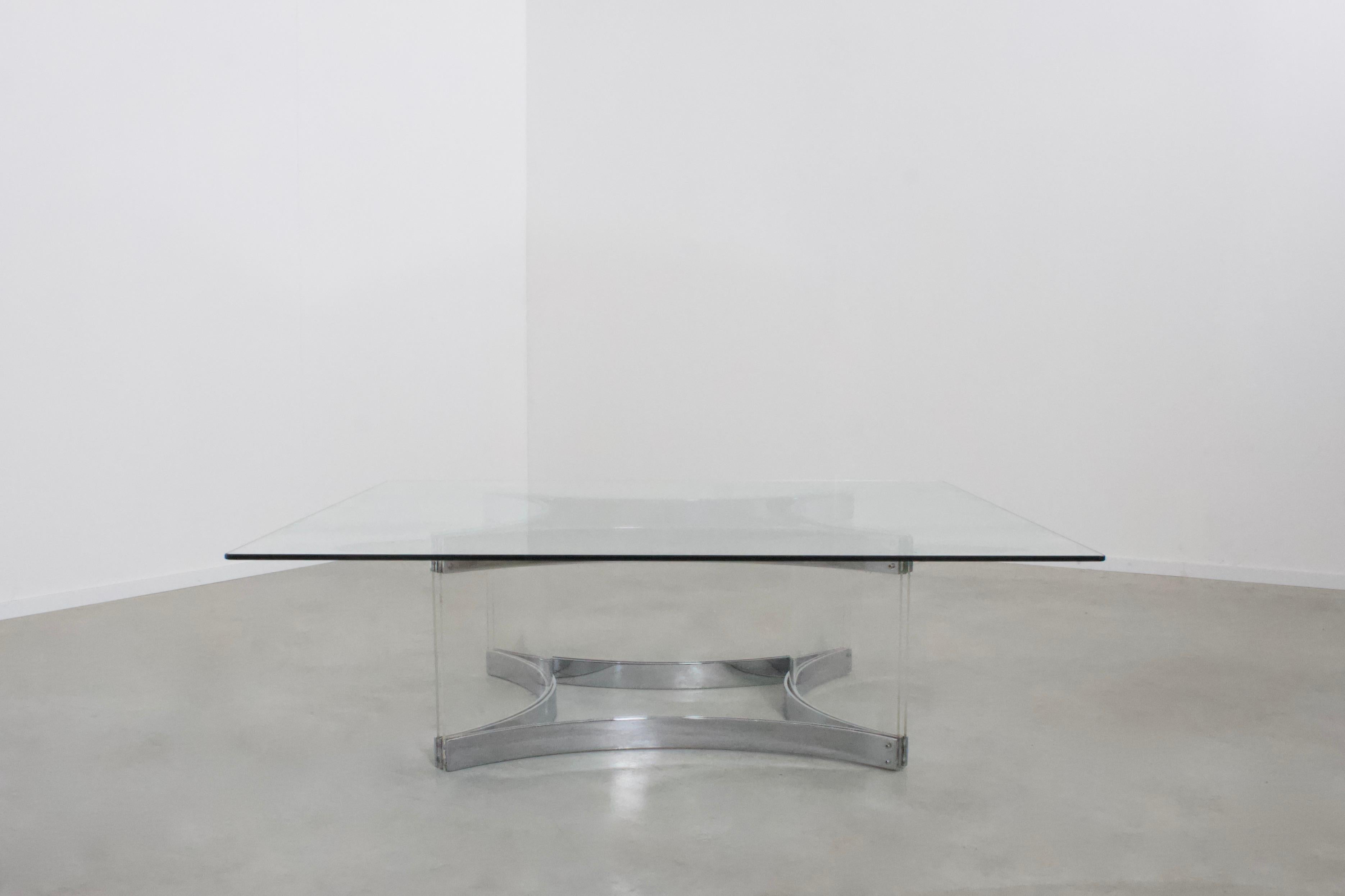 Mid-Century Modern Table basse en lucite:: verre et chrome par Alessandro Albrizzi:: 1970 en vente