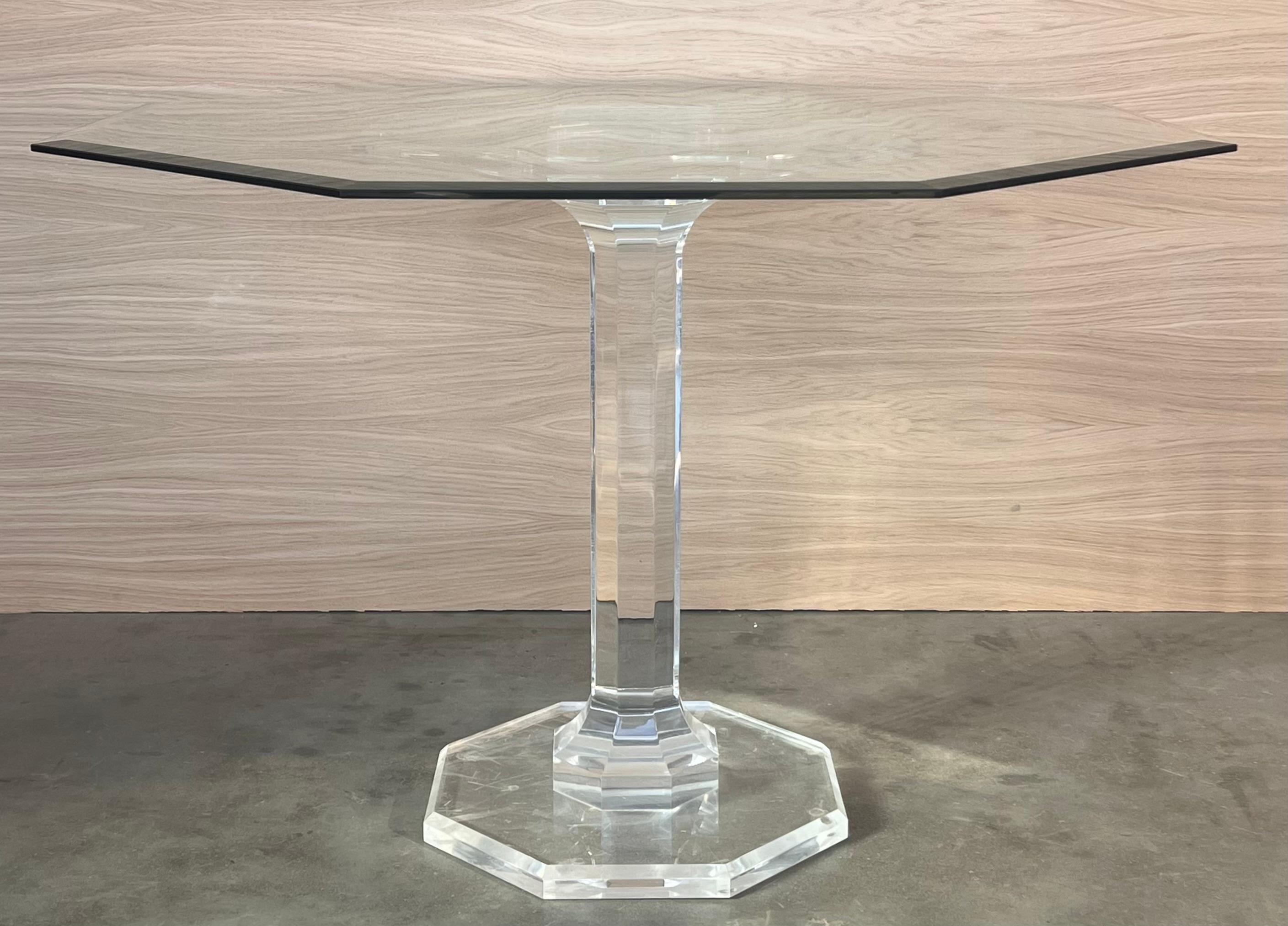 Mesa otogonal de lucita y cristal al estilo de Charles Hollis Jones, años 70 en venta 2