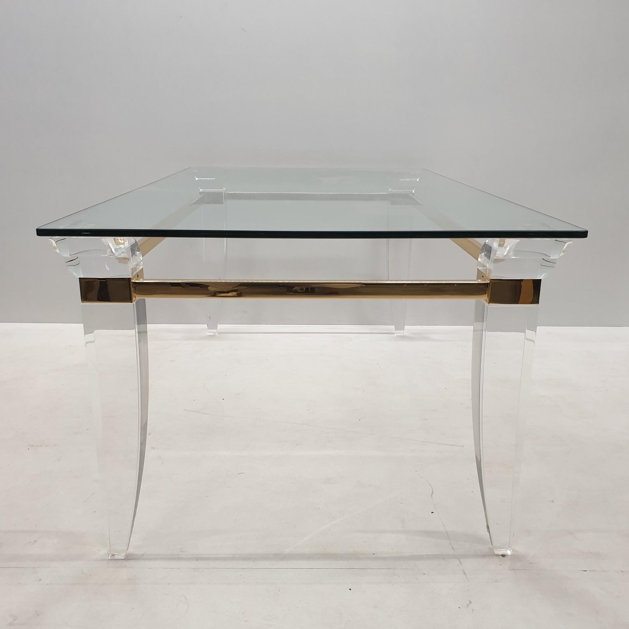 Lucite, Gold Plating and Glass Coffee Table with Assymetrical Table Legs, 1980s In Good Condition For Sale In Valkenswaard, NL