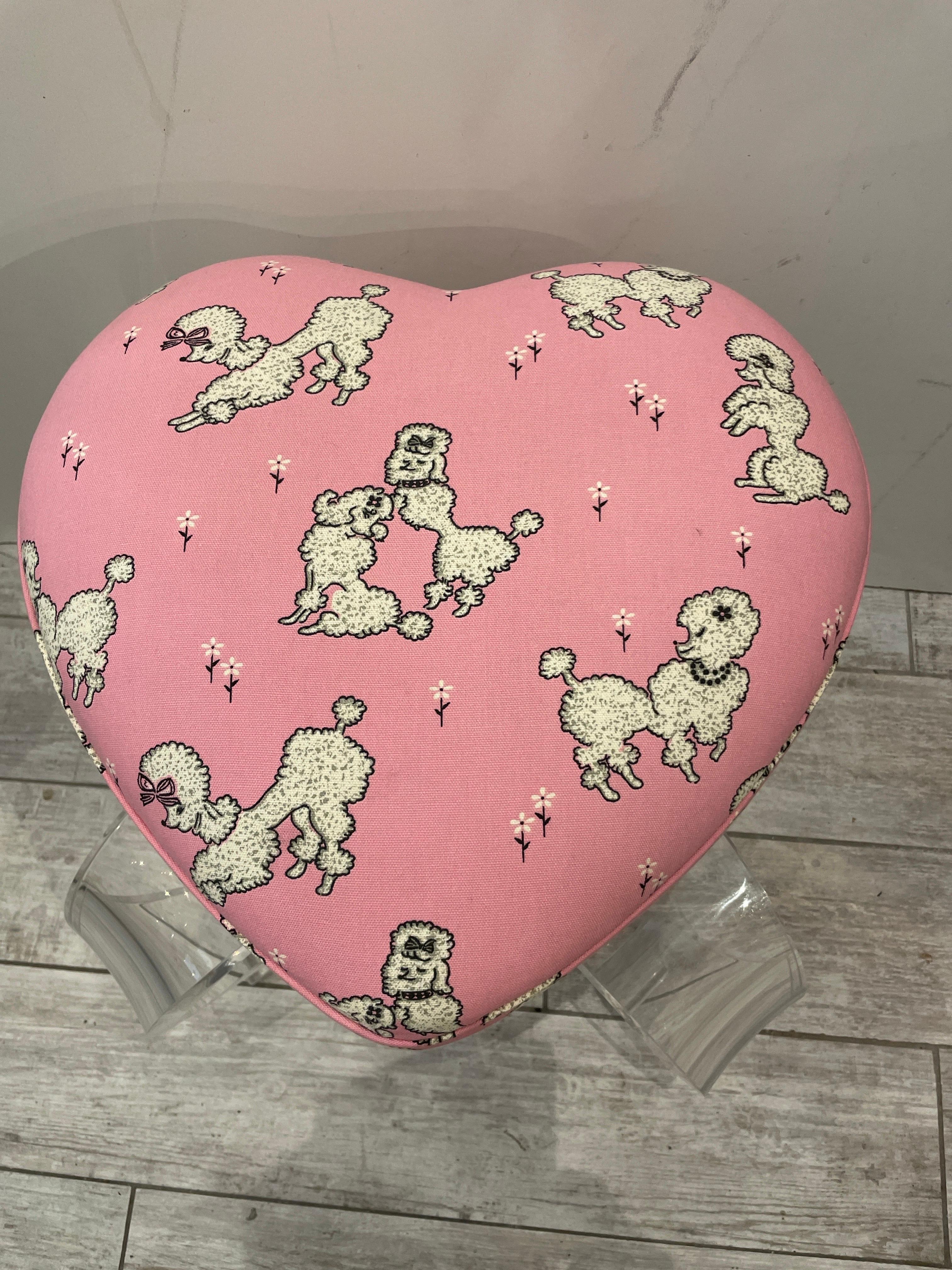 20ième siècle Lucite Heart Shaped Swivel Vanity Stool en vente