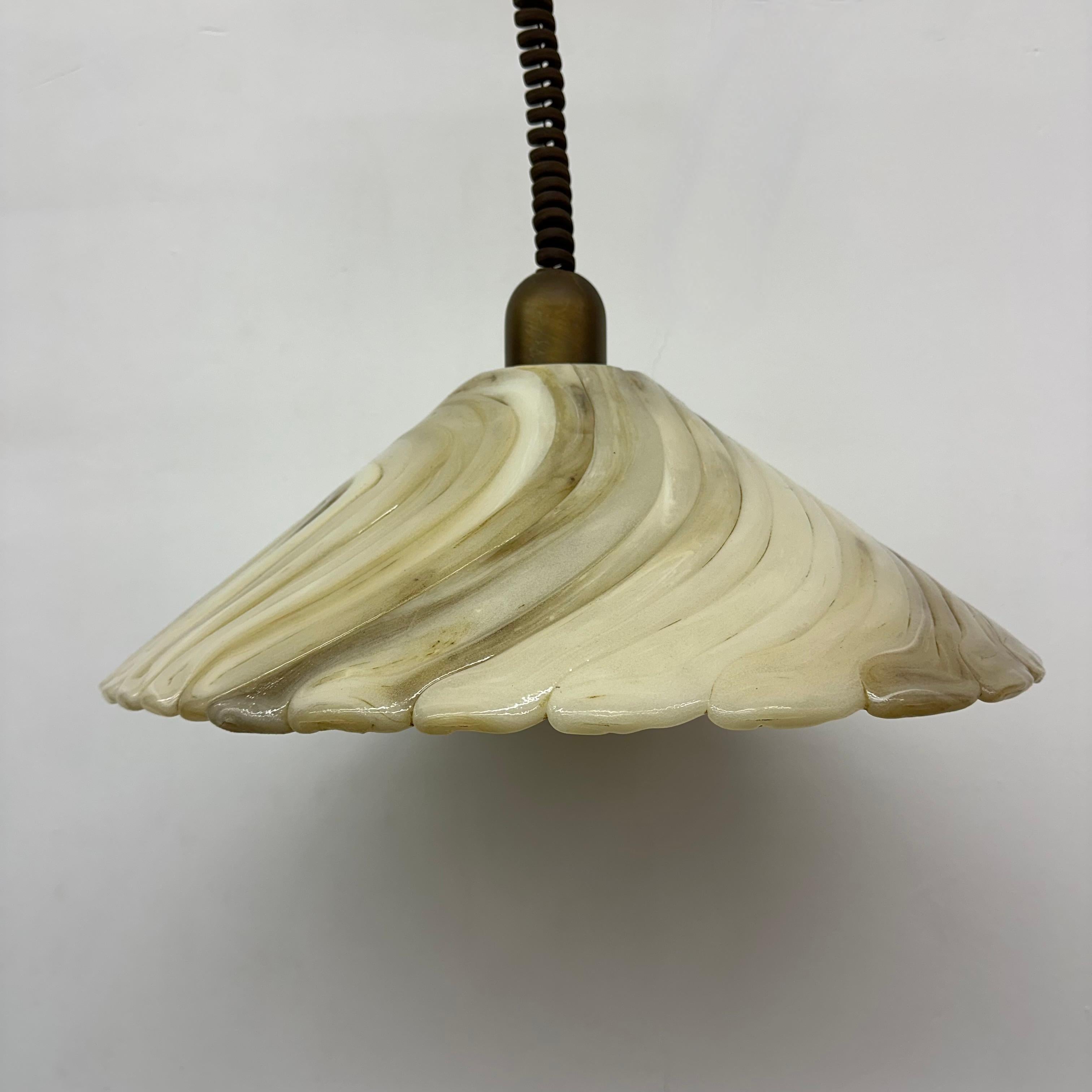Lampada a sospensione Hillebrand in lucite, anni '70 in vendita 4