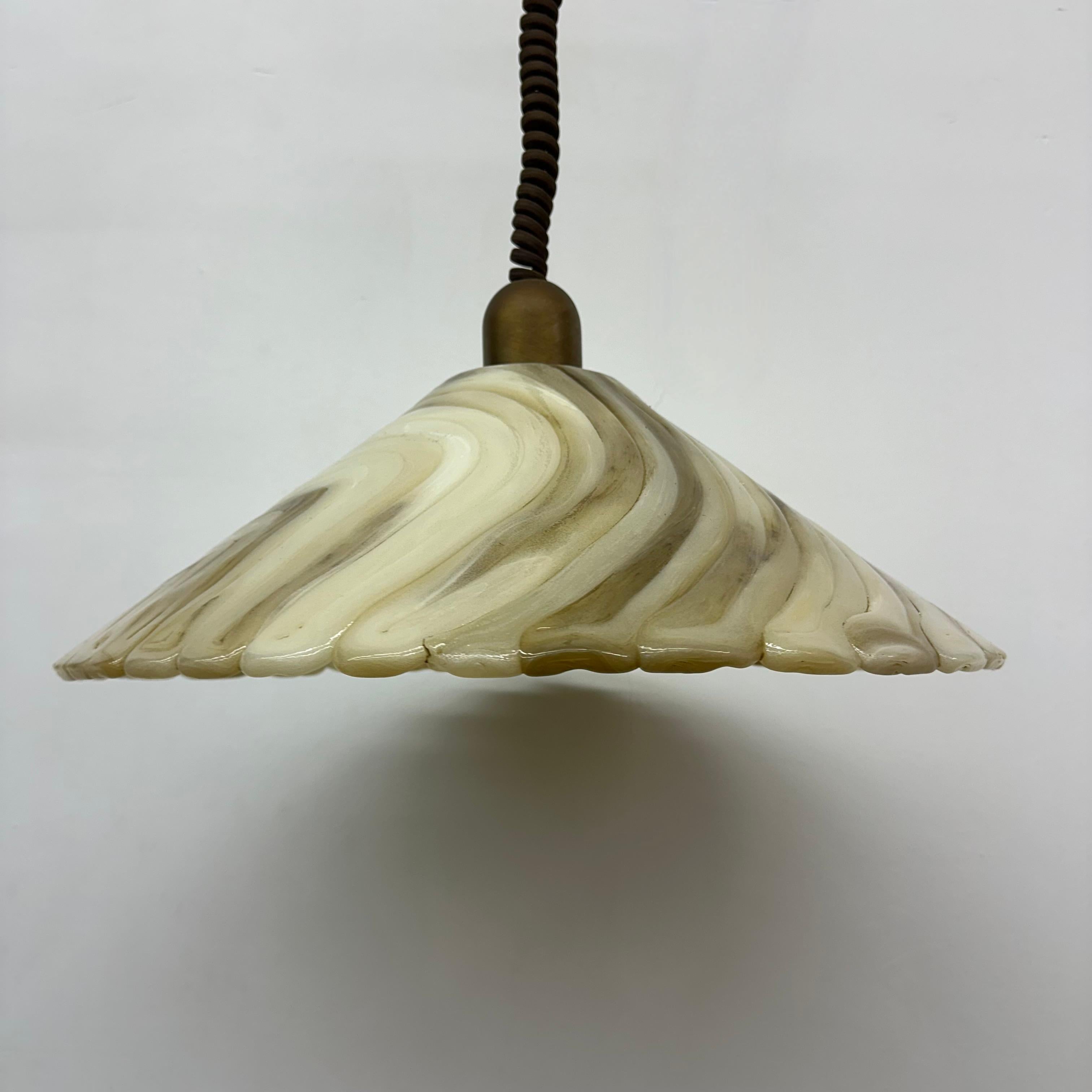 Lampada a sospensione Hillebrand in lucite, anni '70 in vendita 5