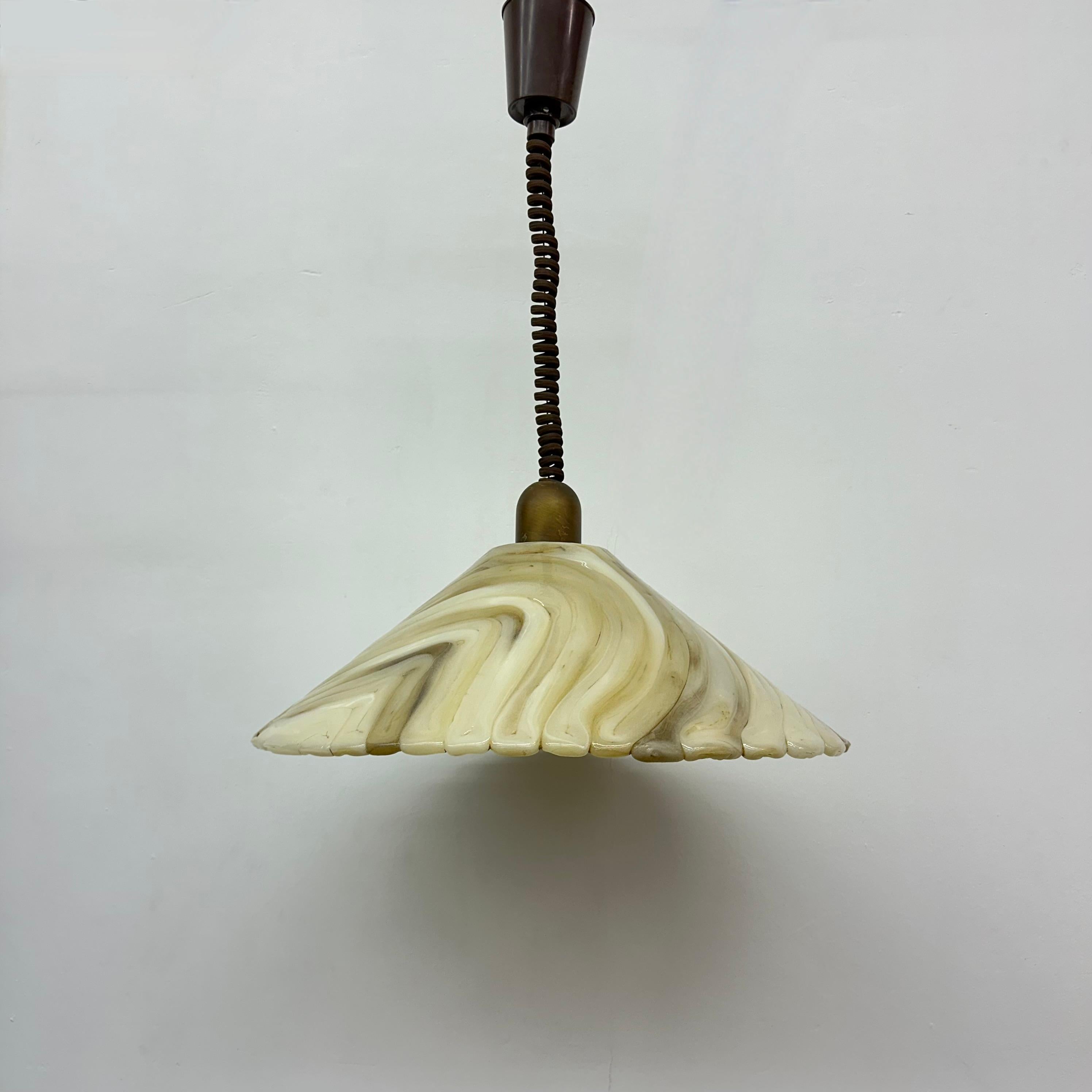 Lampada a sospensione Hillebrand in lucite, anni '70 in vendita 6