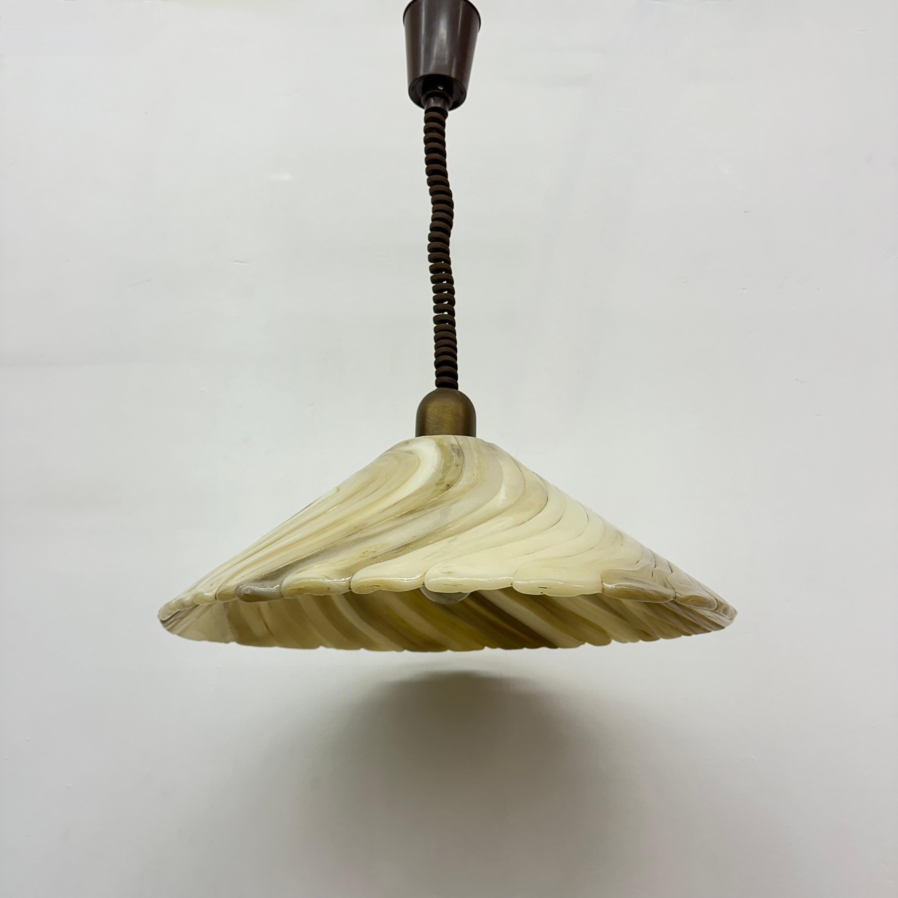 Lampada a sospensione Hillebrand in lucite, anni '70 in vendita 8