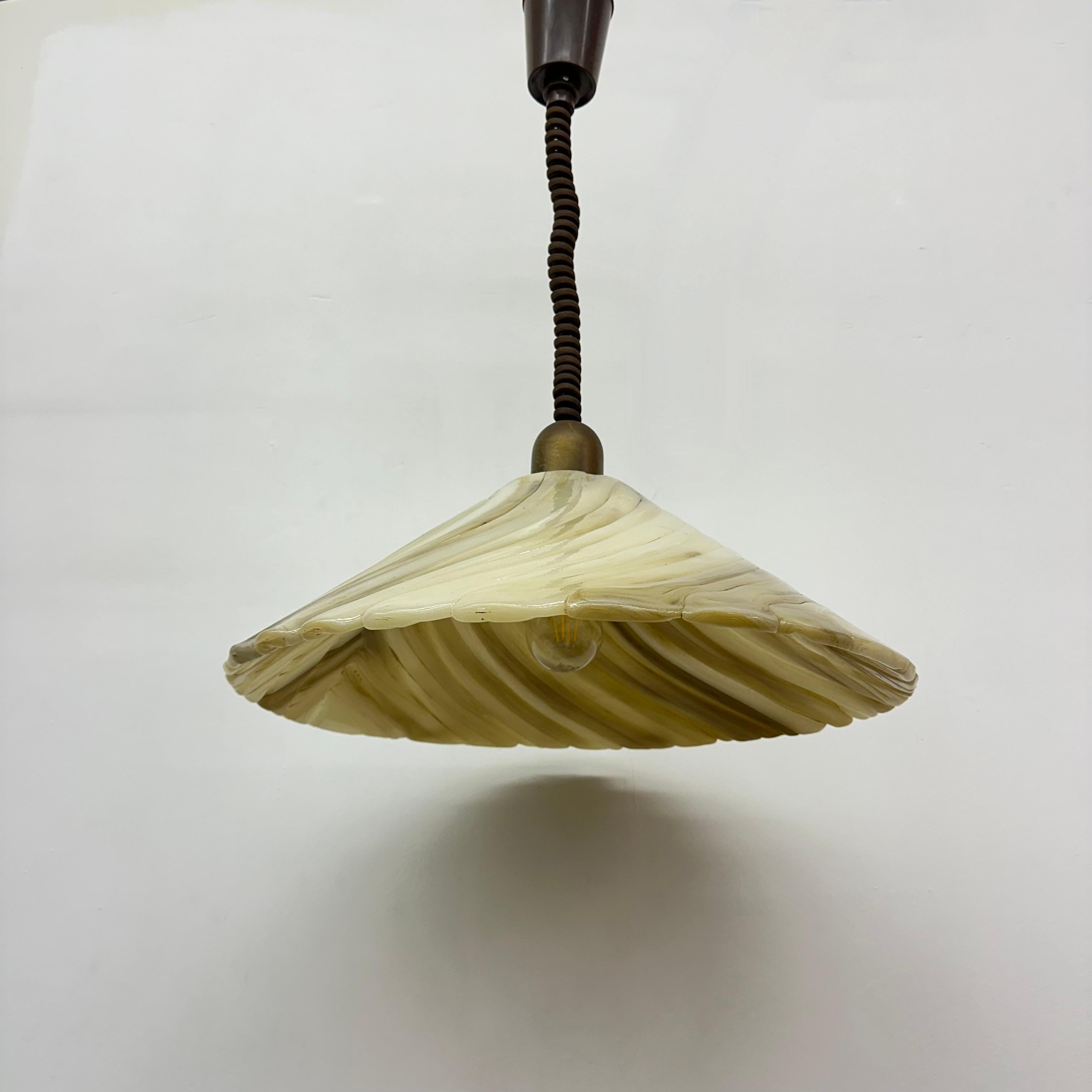 Lampada a sospensione Hillebrand in lucite, anni '70 in vendita 9