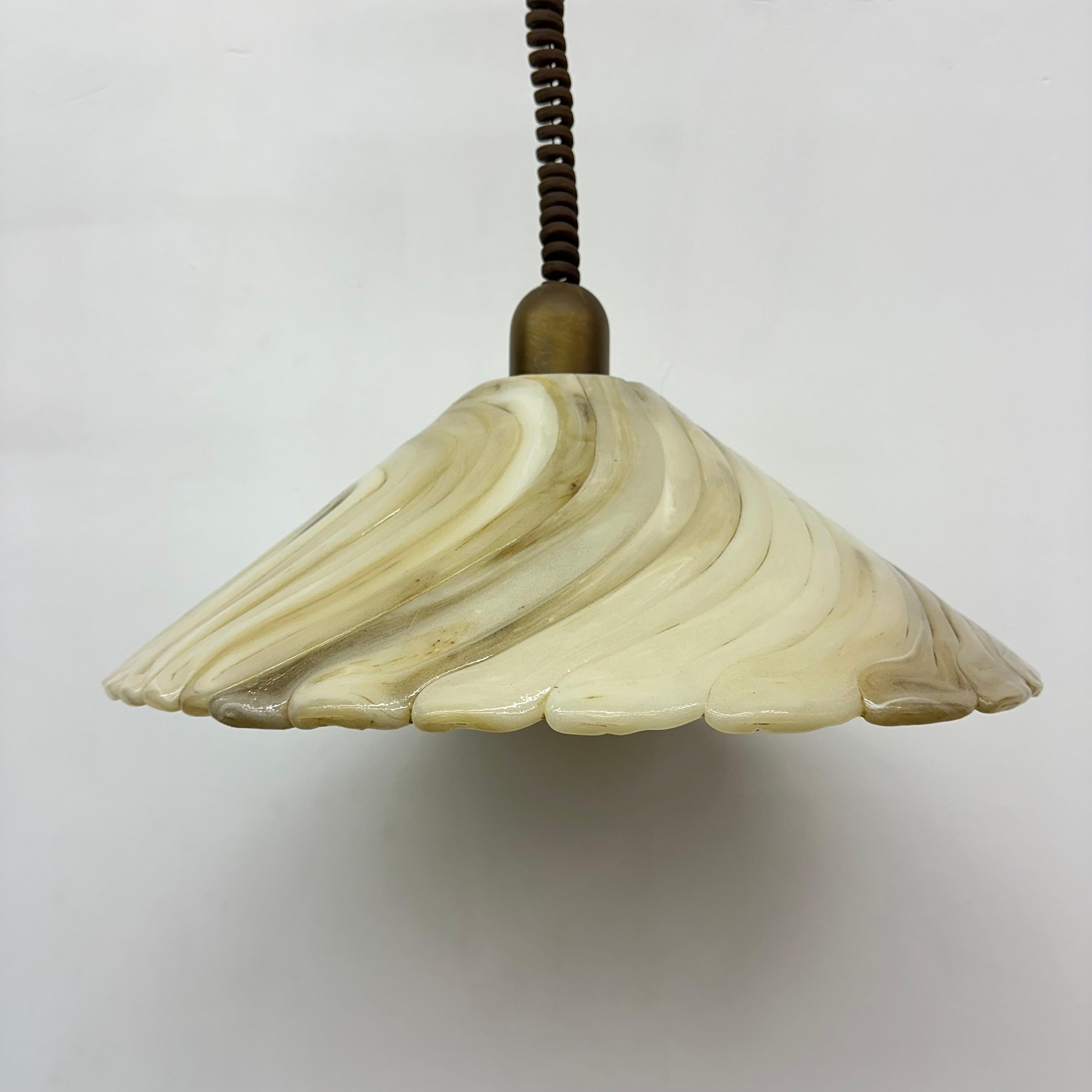 Tedesco Lampada a sospensione Hillebrand in lucite, anni '70 in vendita