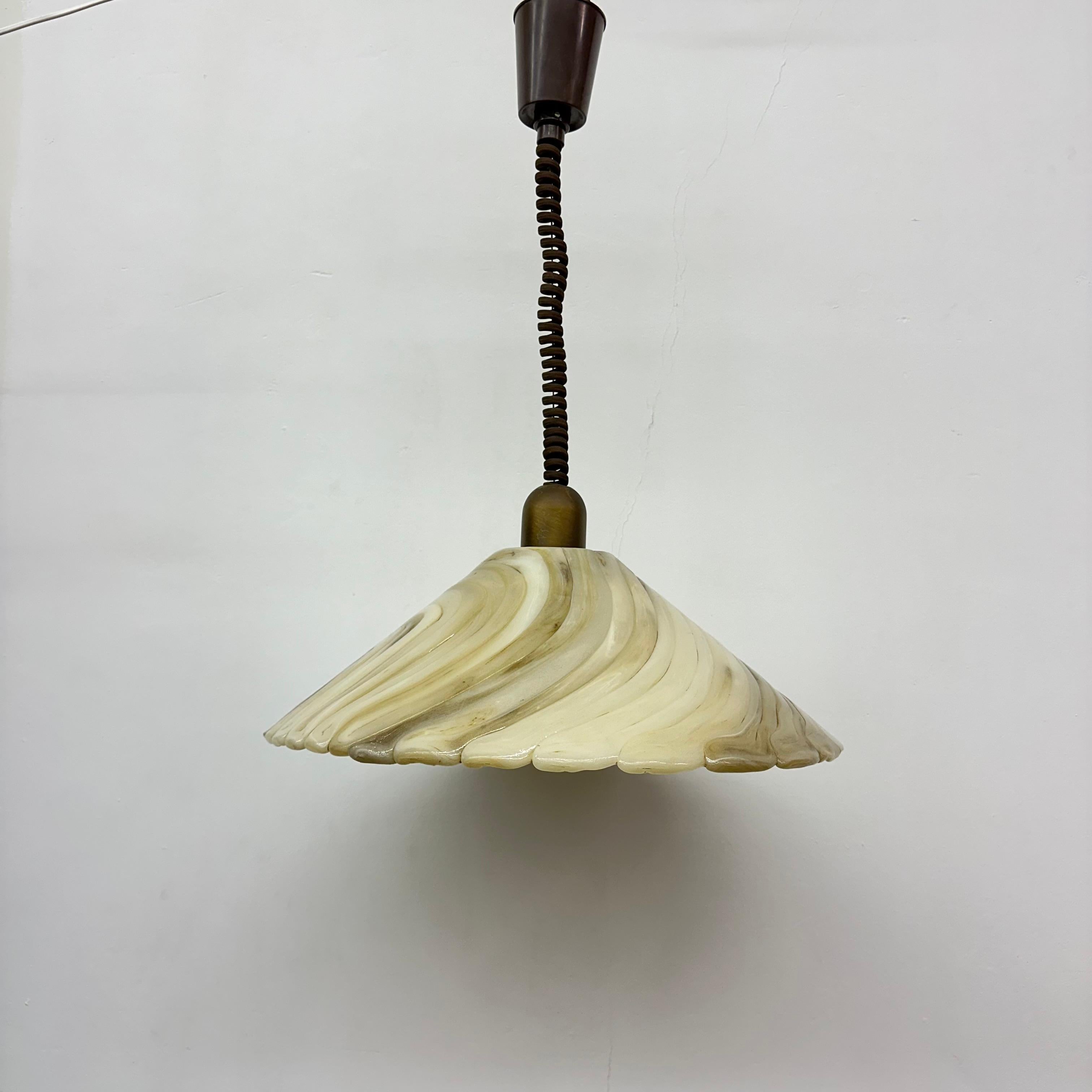 Lampada a sospensione Hillebrand in lucite, anni '70 in vendita 1