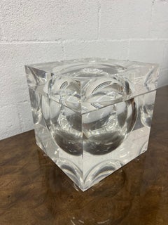 Seau à glace en Lucite, par Alessandro Albrizzi, années 1970. Etat impeccable.