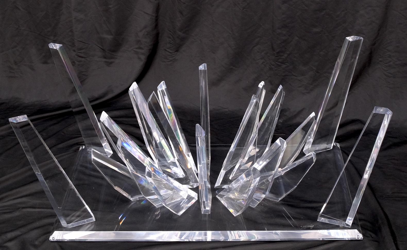 Table basse moderne mi-siècle avec base rectangulaire en Lucite « Ice Crystals » et plateau en verre en vente 4