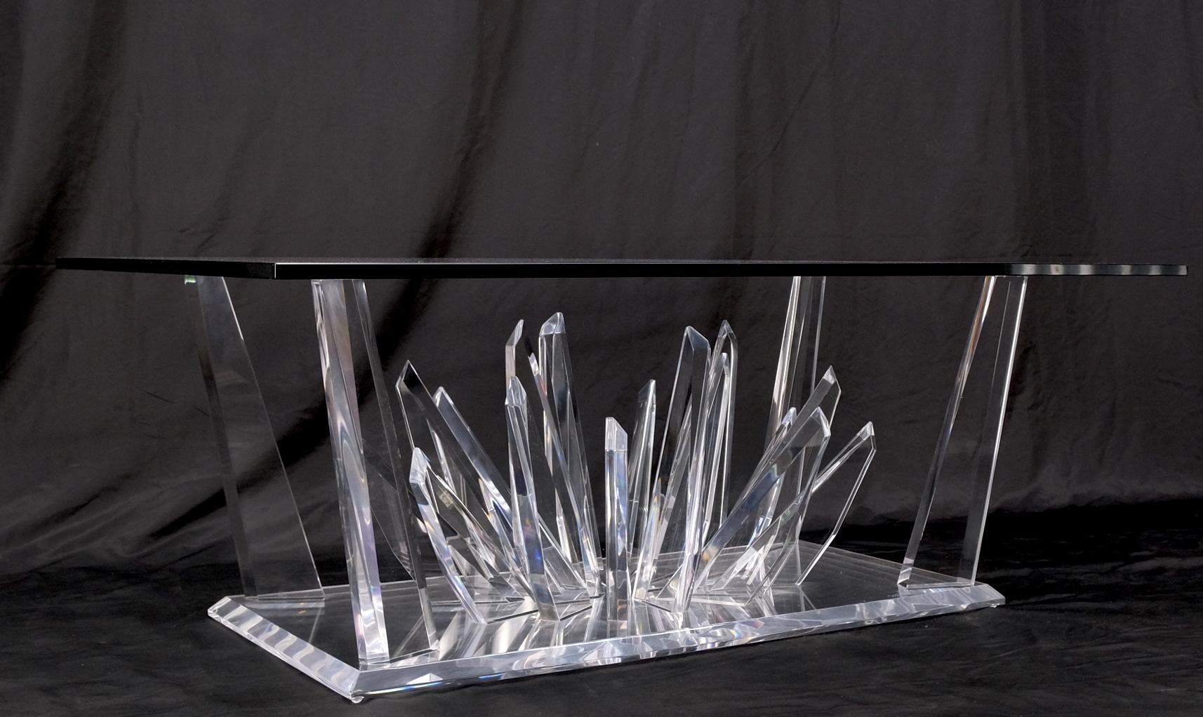 Table basse moderne mi-siècle avec base rectangulaire en Lucite « Ice Crystals » et plateau en verre en vente 1