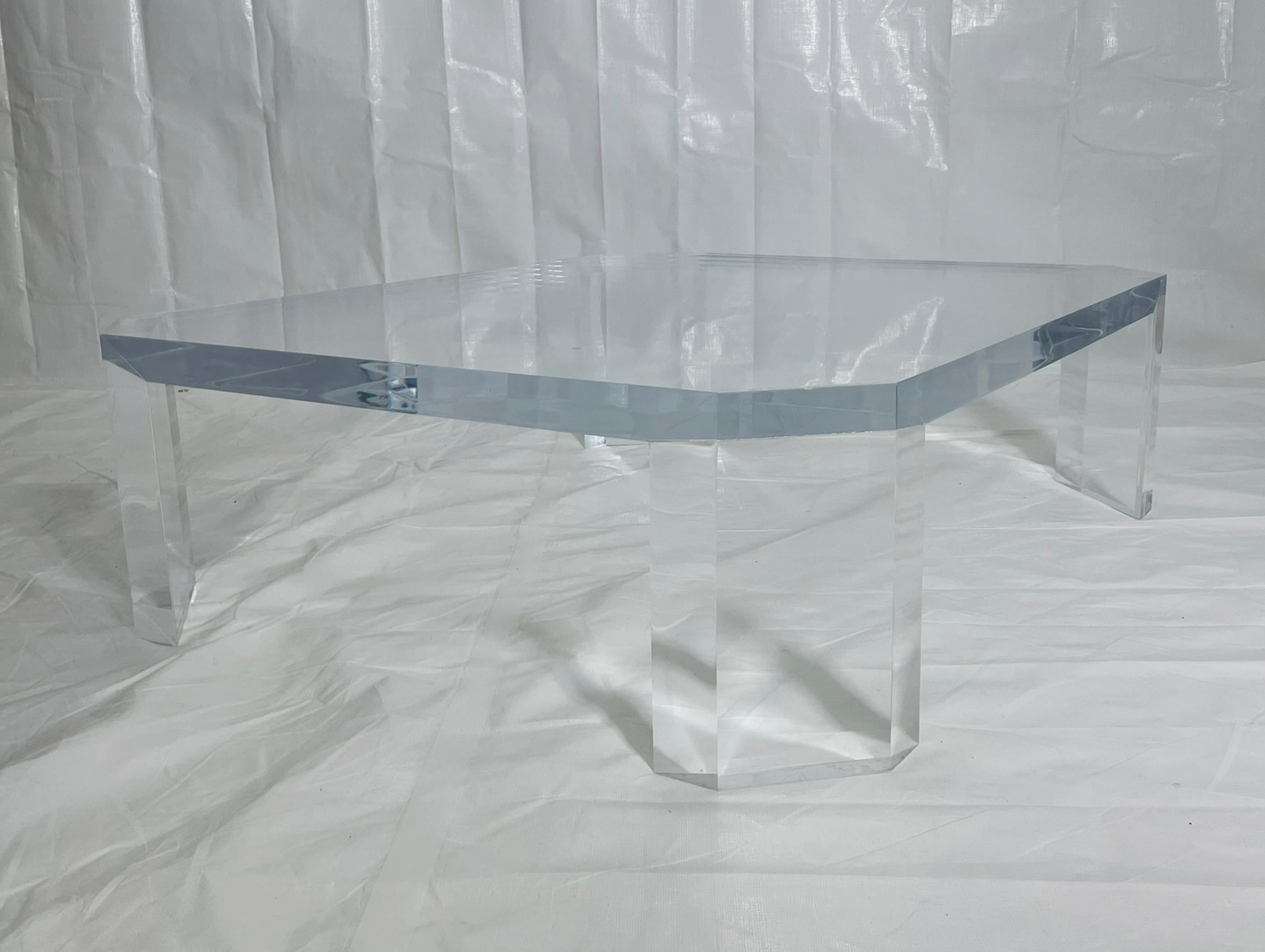 Fin du 20e siècle Table basse en lucite 