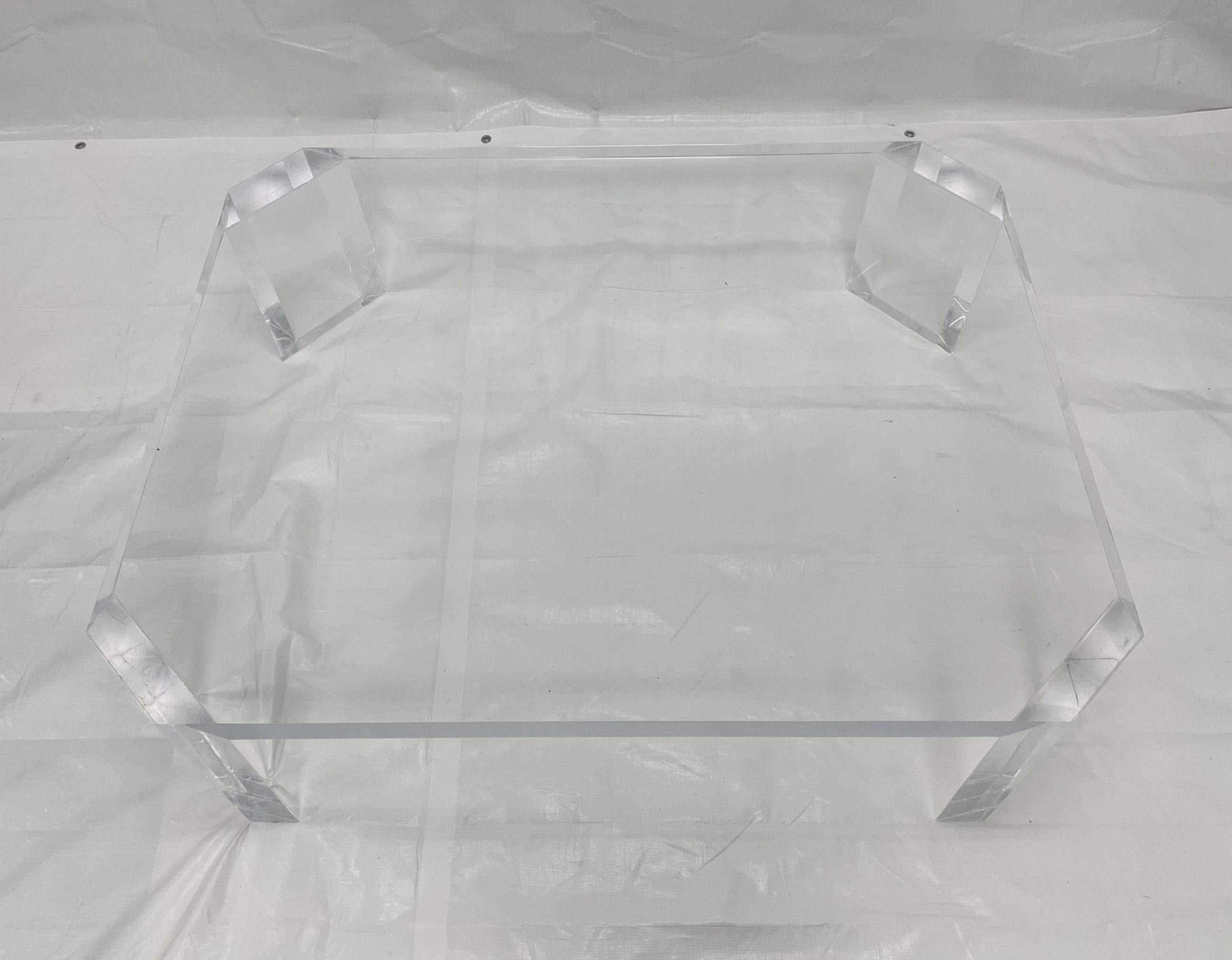 Lucite Table basse en lucite 