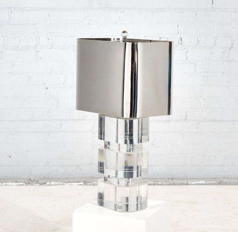 Lucite-Lampe mit Original-Metallschirm Karl Springer, 1970 (Mitte des 20. Jahrhunderts) im Angebot