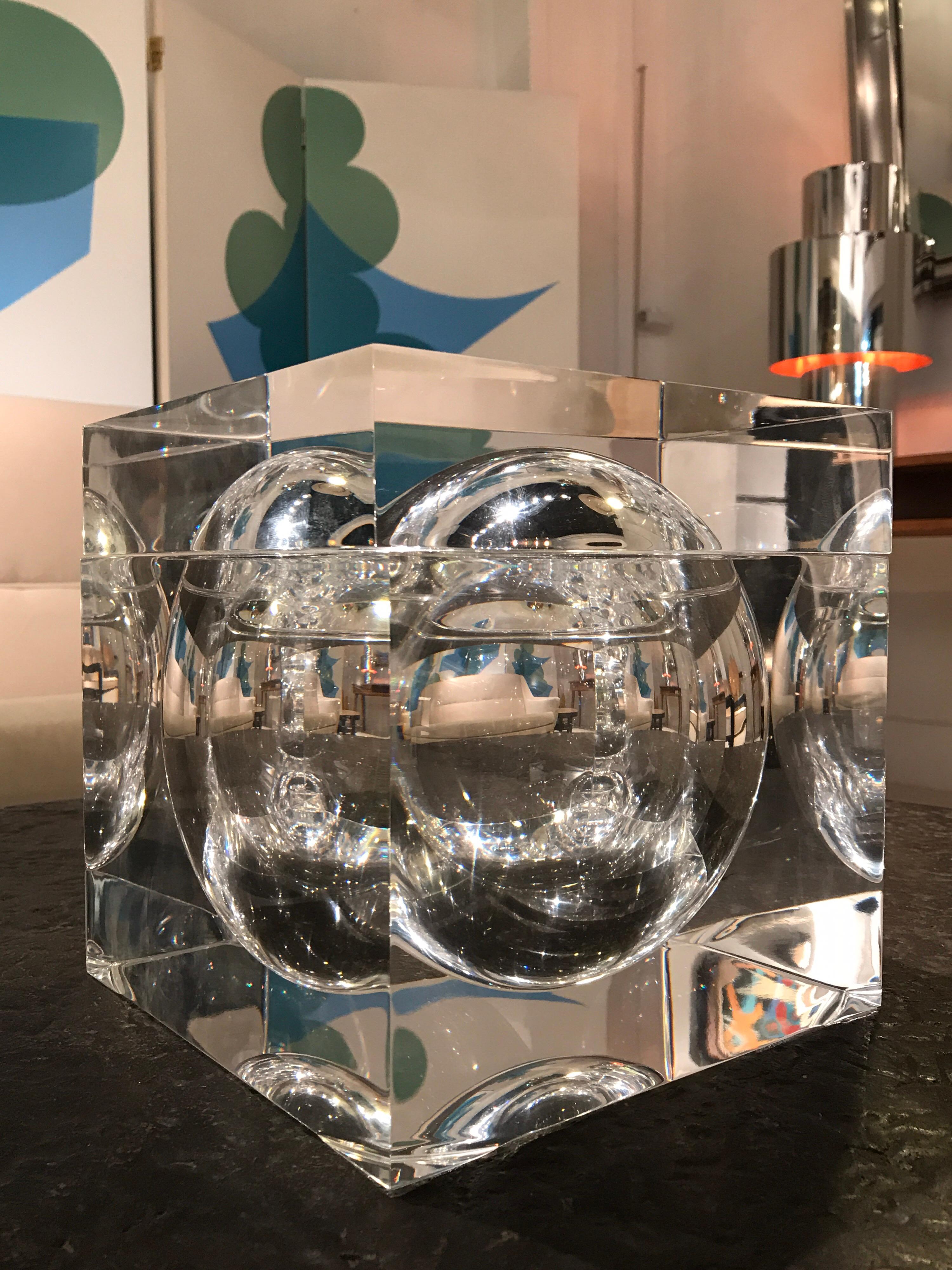 1970s Italian Lucite large box
Great vintage condition.