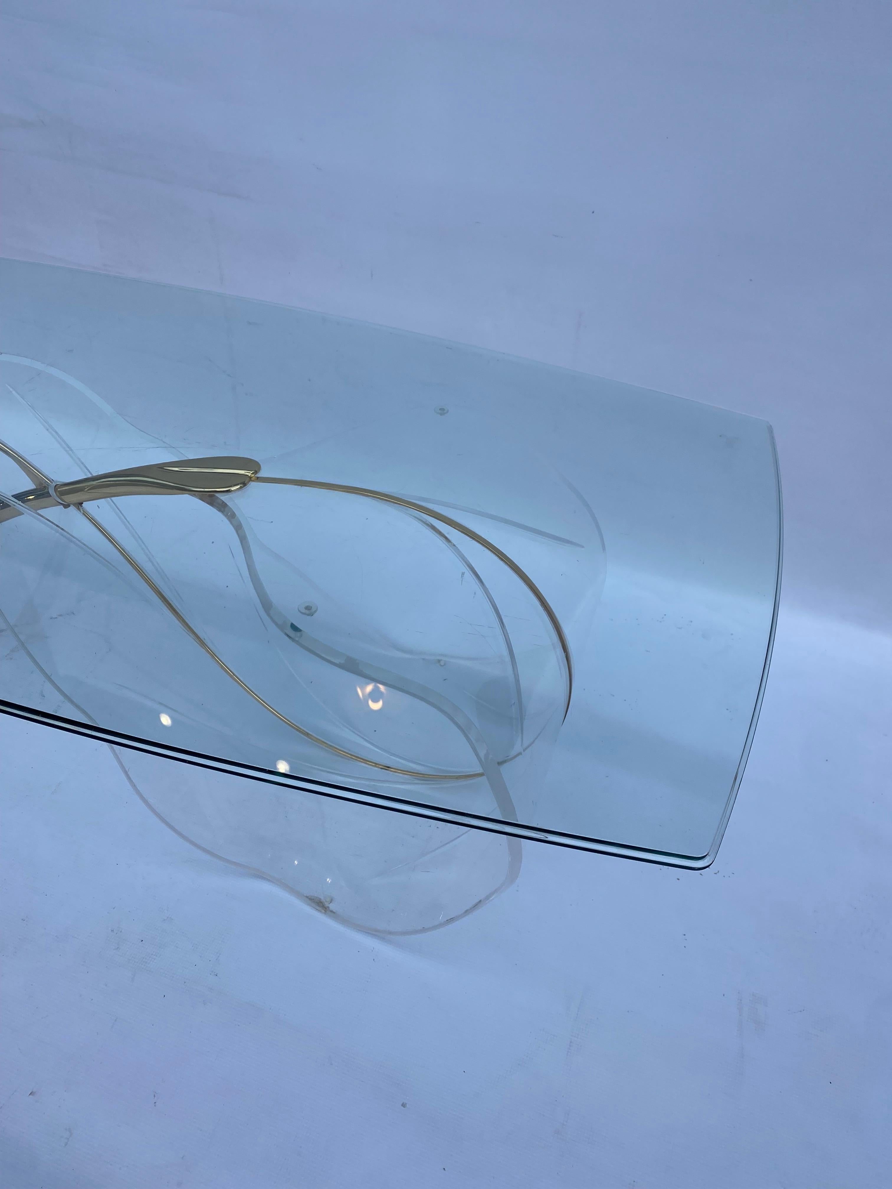 Table basse en laiton et verre Lucite Leaf Hollywood Regency 1970 Italian en vente 5