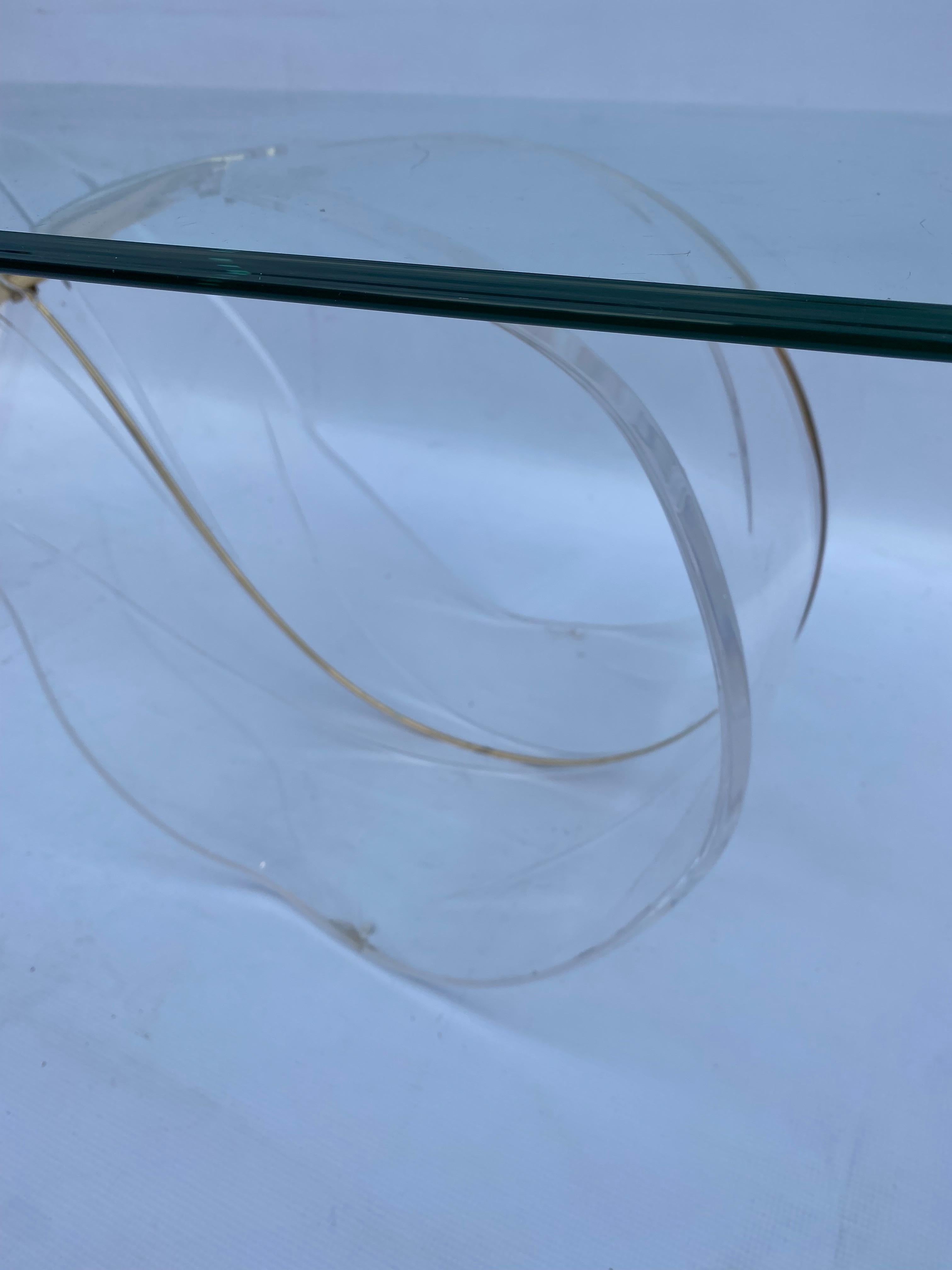 Table basse en laiton et verre Lucite Leaf Hollywood Regency 1970 Italian en vente 7