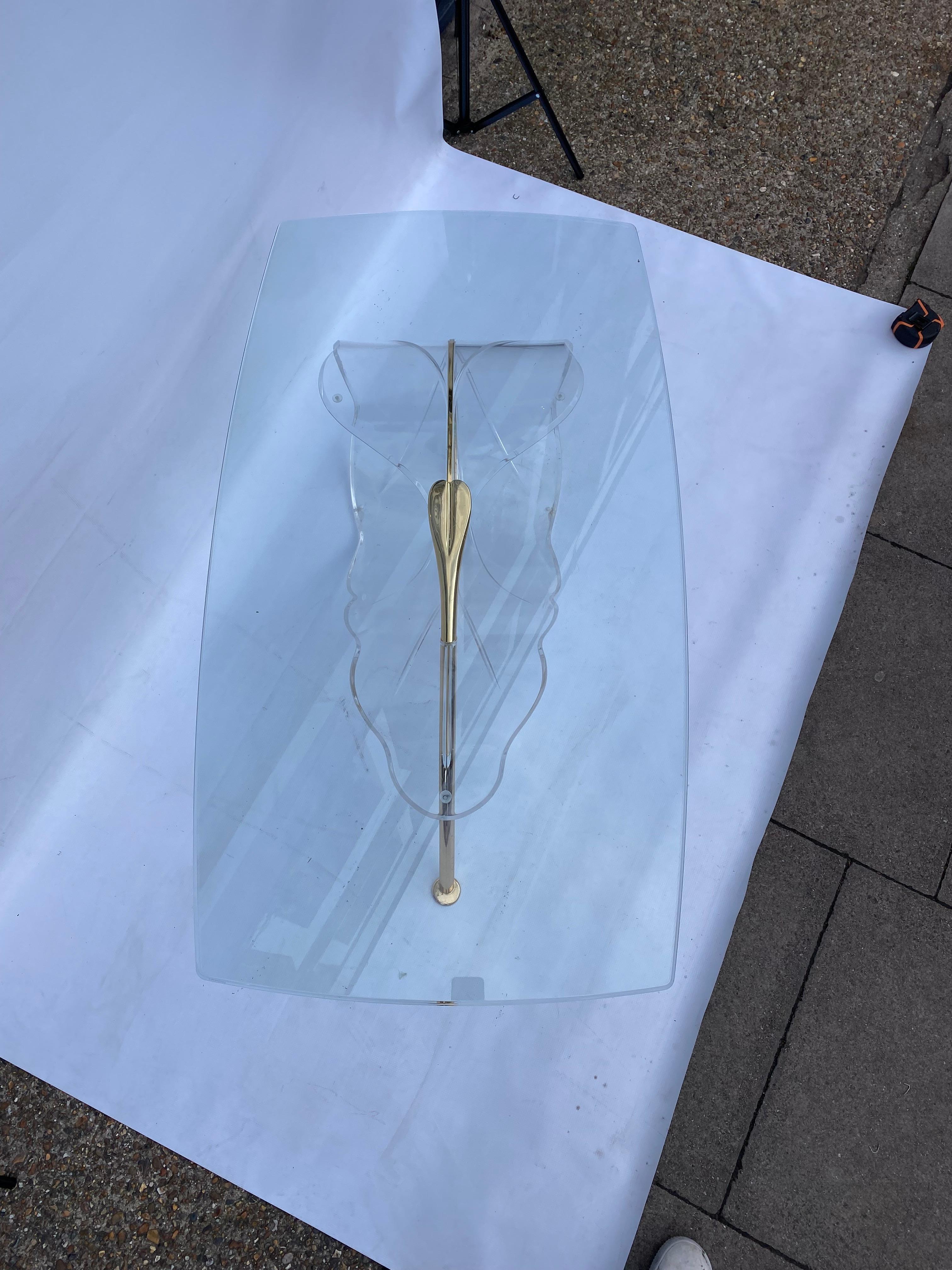 Table basse en laiton et verre Lucite Leaf Hollywood Regency 1970 Italian en vente 11