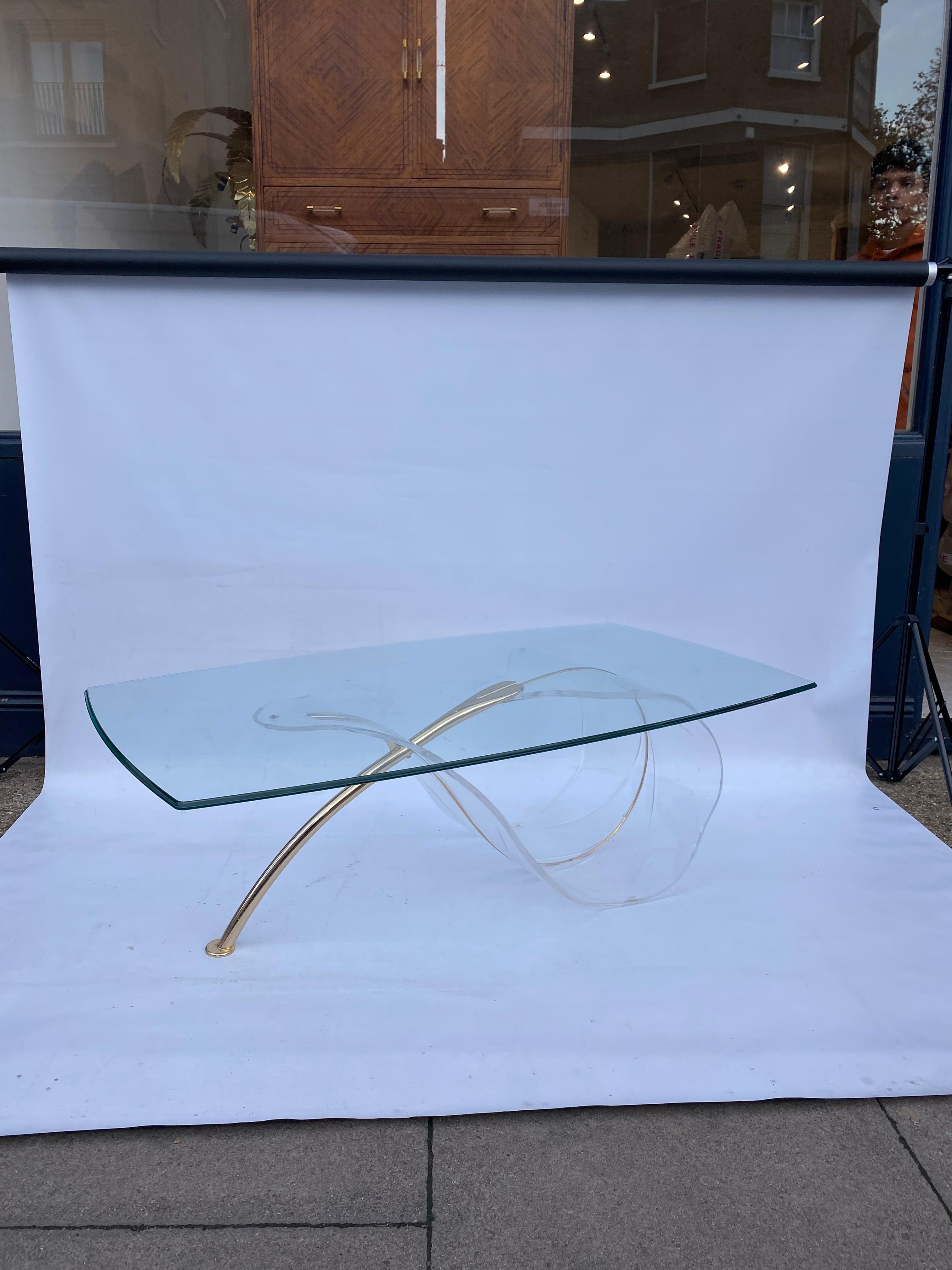 Fin du 20e siècle Table basse en laiton et verre Lucite Leaf Hollywood Regency 1970 Italian en vente