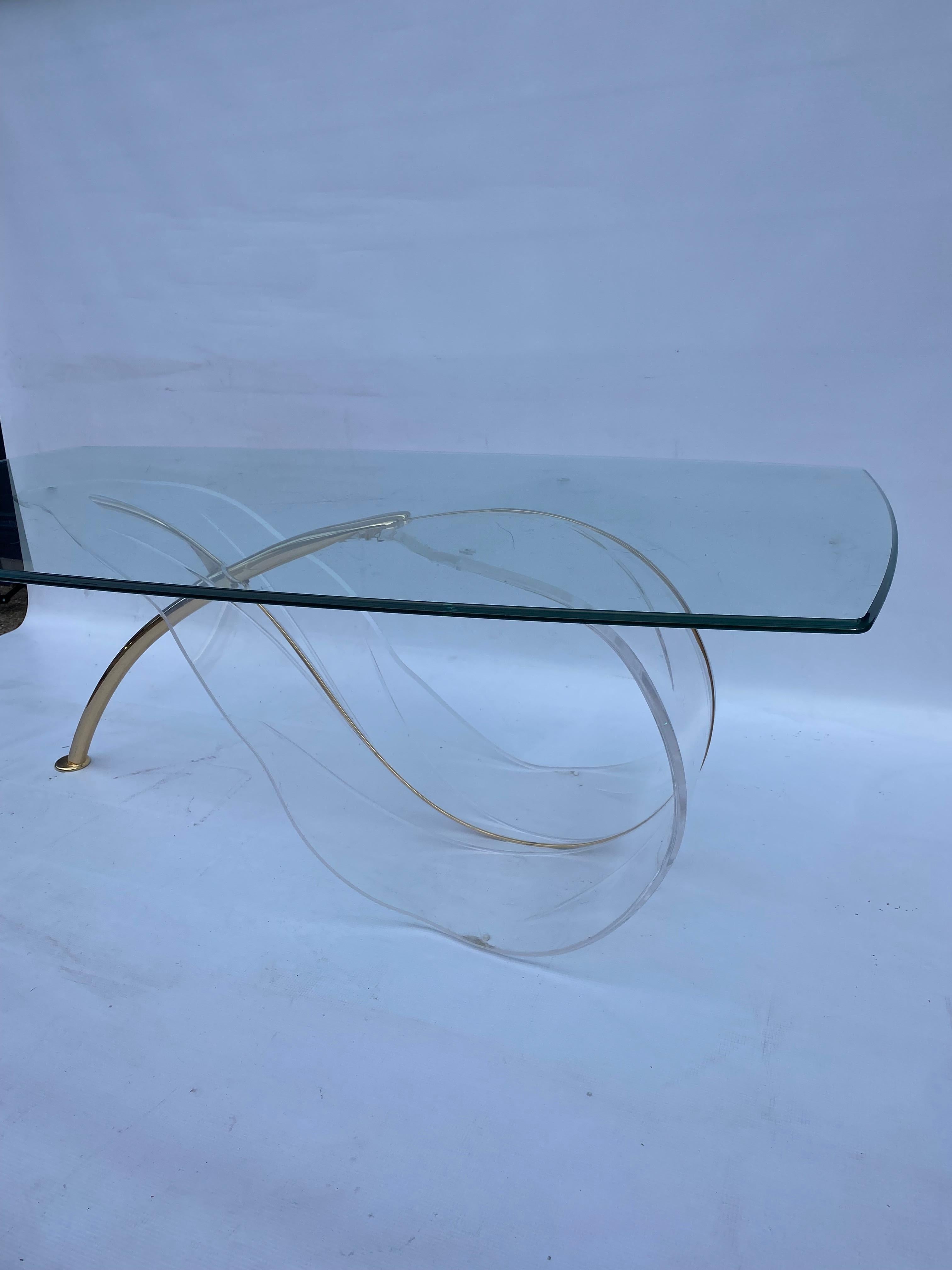Table basse en laiton et verre Lucite Leaf Hollywood Regency 1970 Italian en vente 1