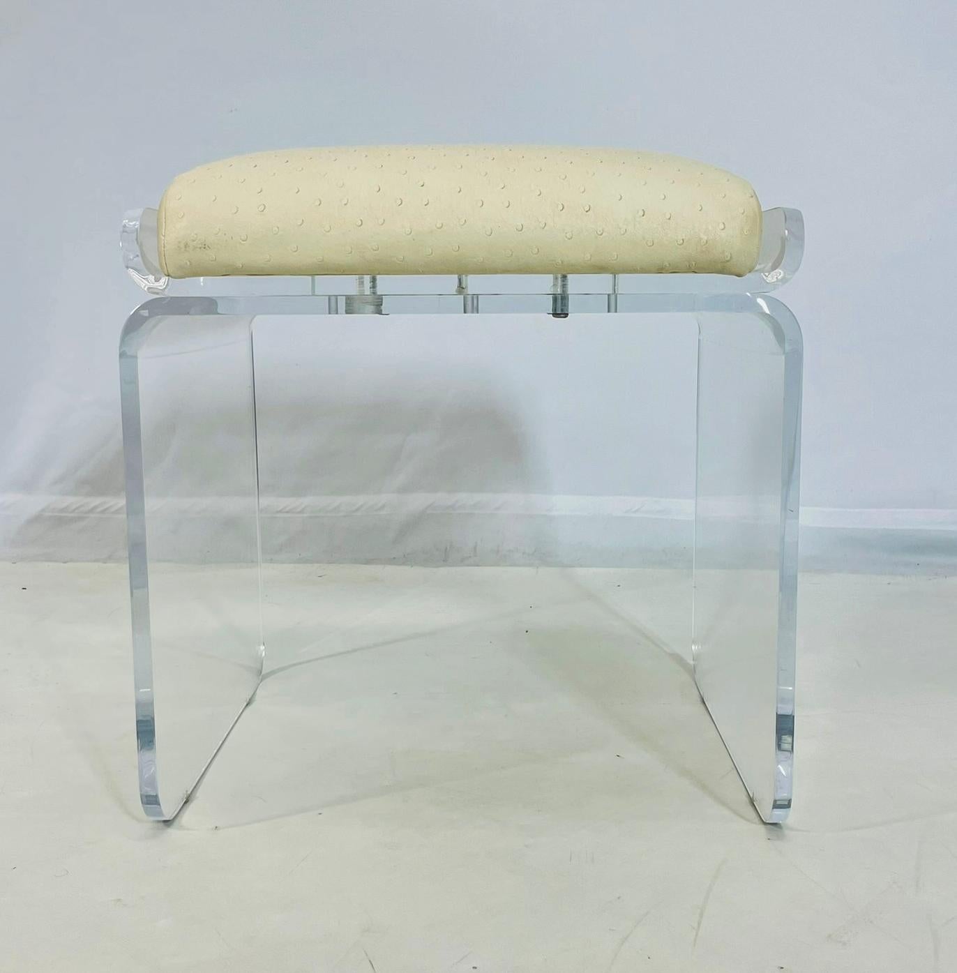 Drehhocker aus Lucite und Leder von Charles Hollis Jones, USA 1960er Jahre (Moderne der Mitte des Jahrhunderts) im Angebot