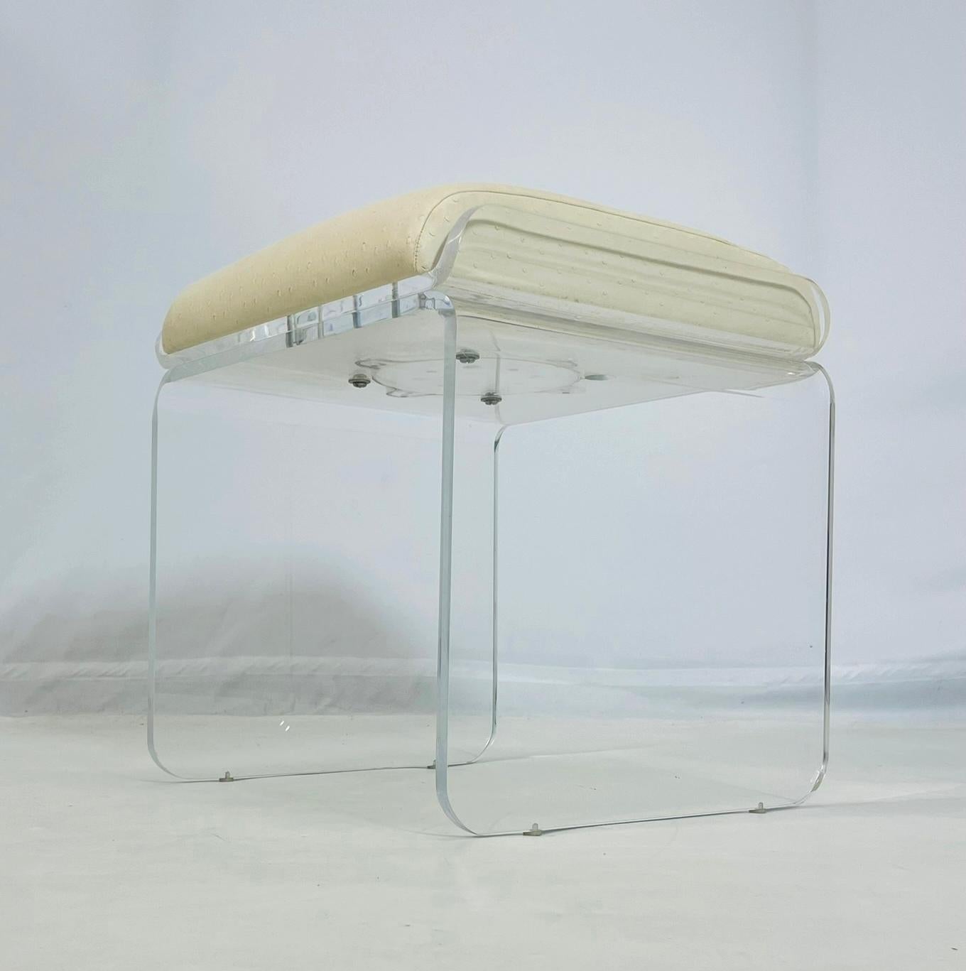 Drehhocker aus Lucite und Leder von Charles Hollis Jones, USA 1960er Jahre (Mitte des 20. Jahrhunderts) im Angebot