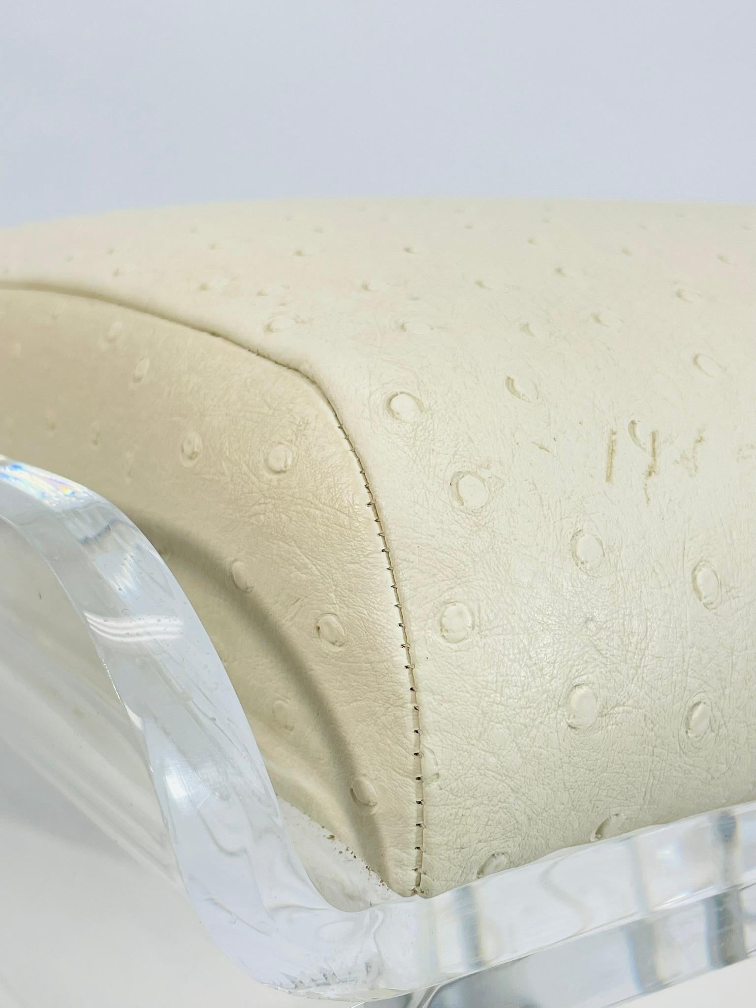 Drehhocker aus Lucite und Leder von Charles Hollis Jones, USA 1960er Jahre im Angebot 1