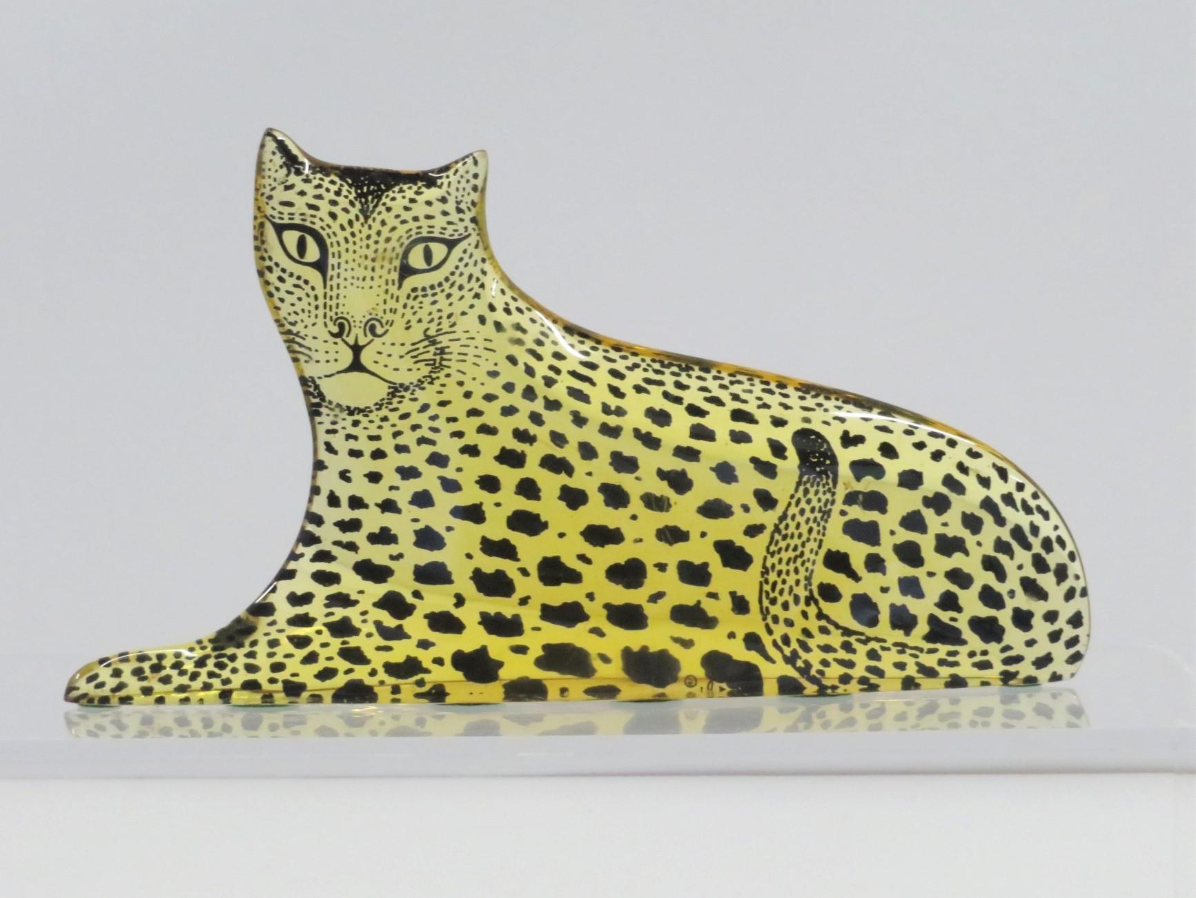 In the 1970s, Brazilian artist Abraham Palatnik, a pioneer of the Op Art movement and the founder of the technological movement in Brazilian art created the Artemis Collection, which were Op Art acrylic or lucite animals. Here, one of the most