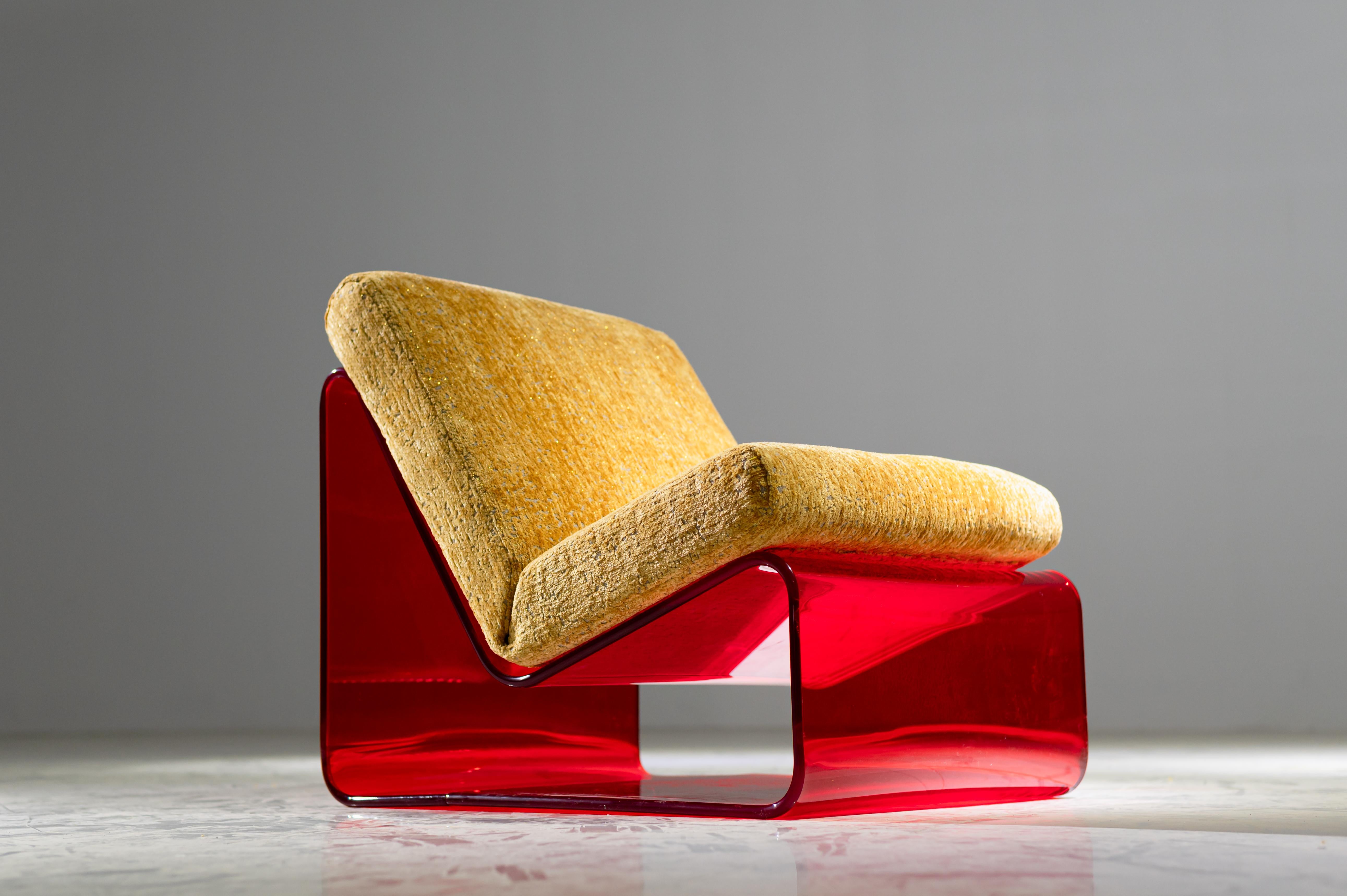 Art déco Lucite Lounge Chair - Chaise d'appoint et de maquillage moderne en acrylique personnalisable en vente