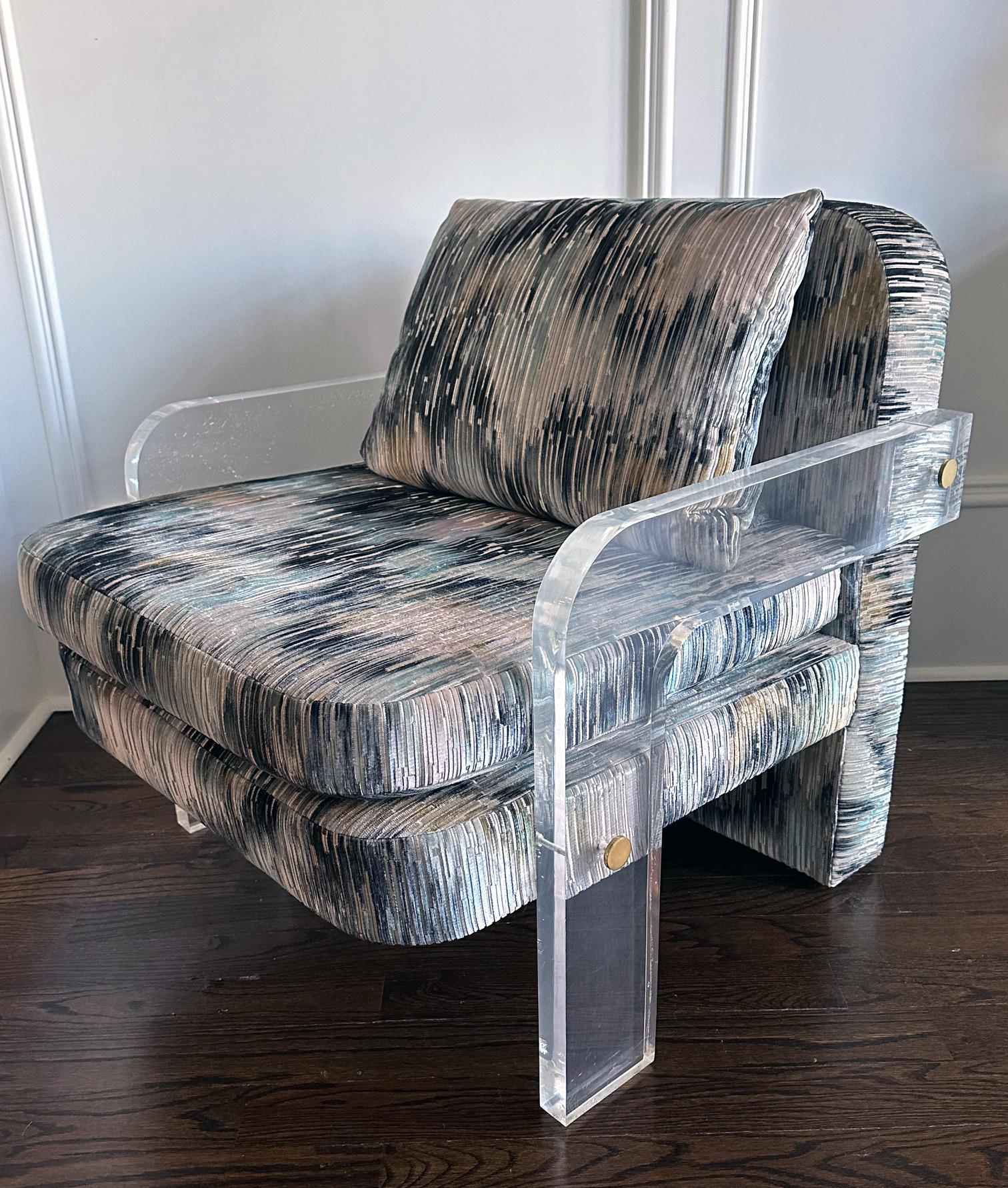 Mid-Century Modern Lucite Lounge Chair with Pillow by Vladimir Kagan For Sale