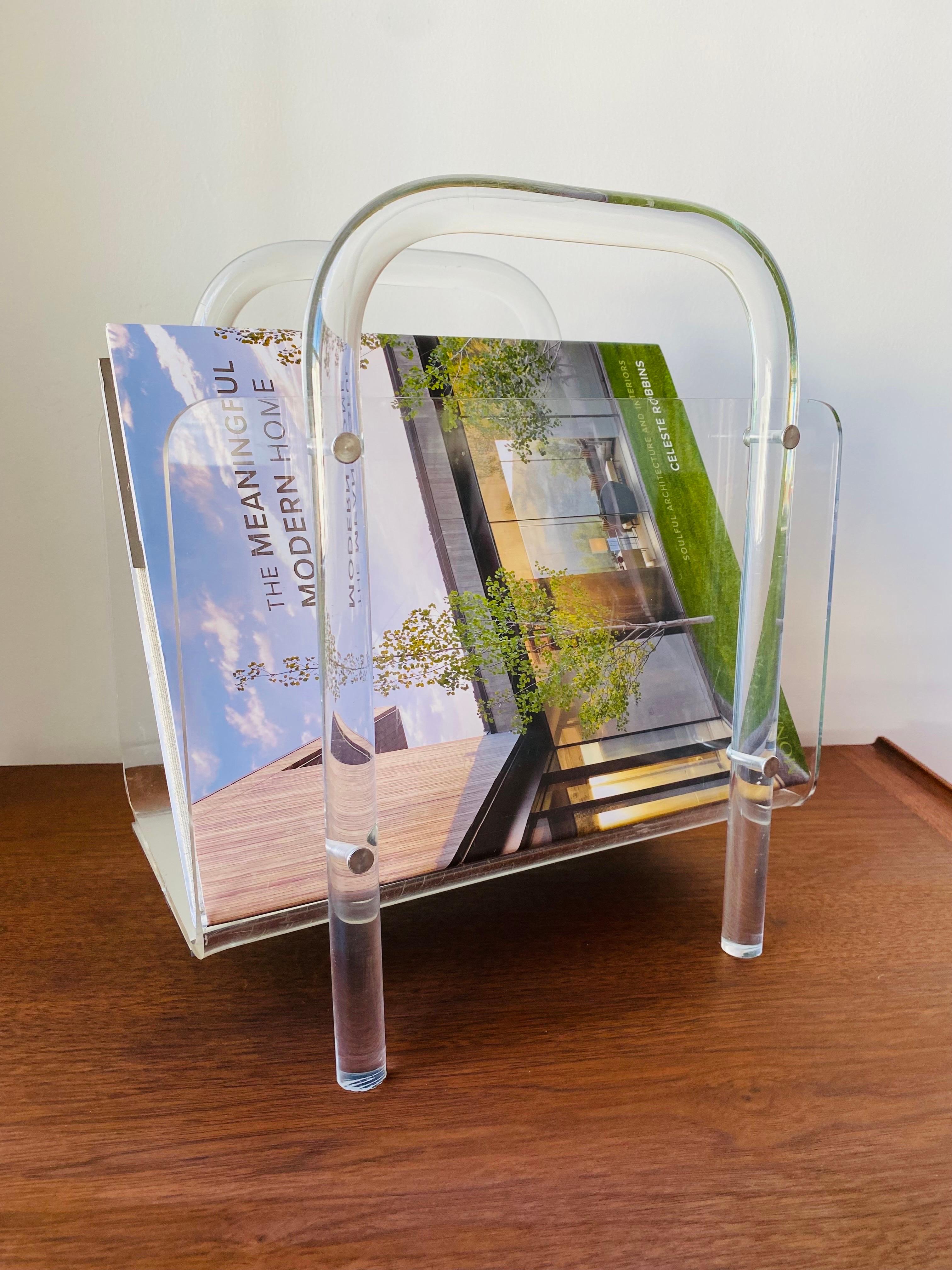 Space Age Portariviste in lucite nello stile di Charles Hollis Jones in vendita