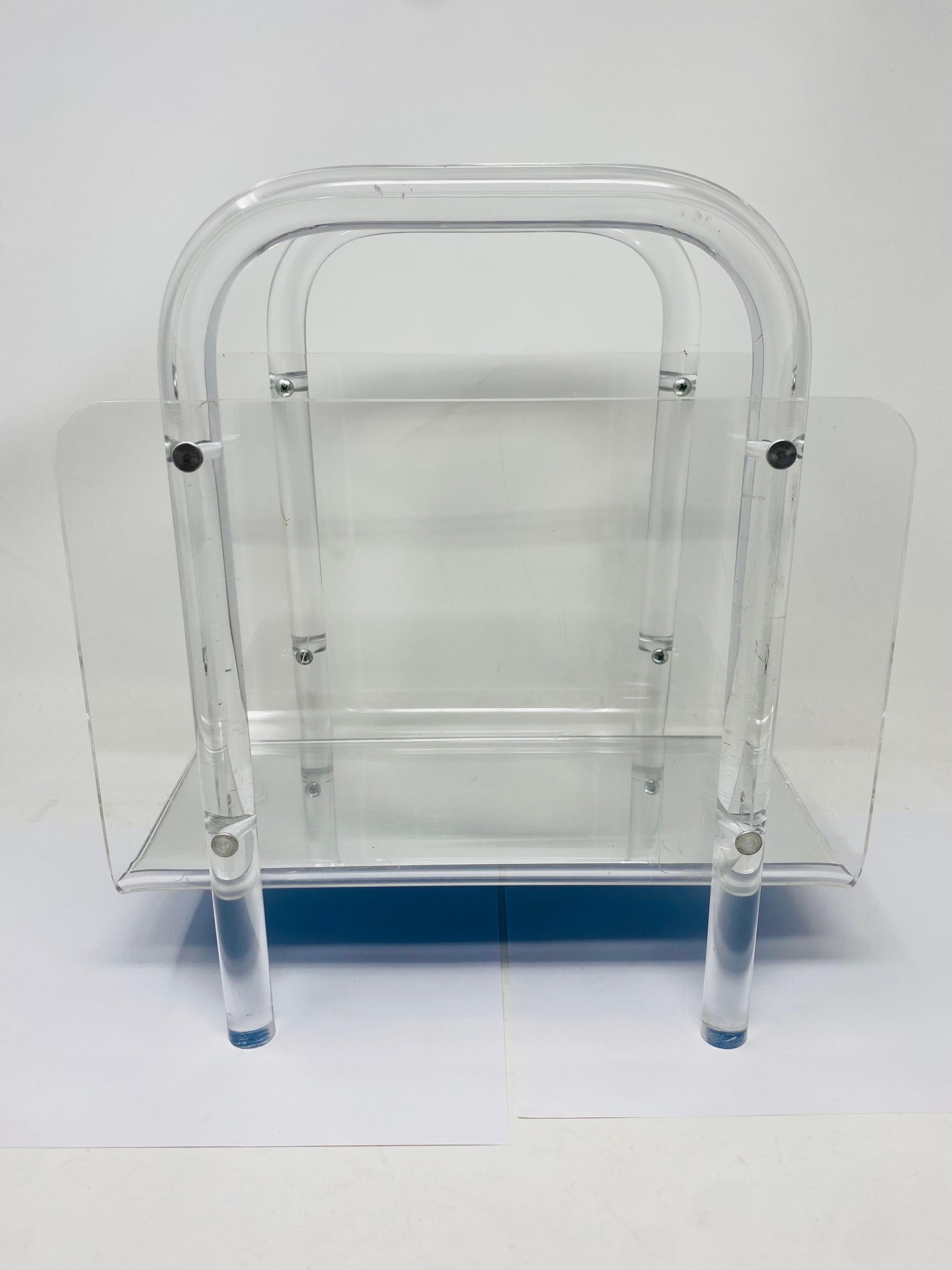 Calco Portariviste in lucite nello stile di Charles Hollis Jones in vendita