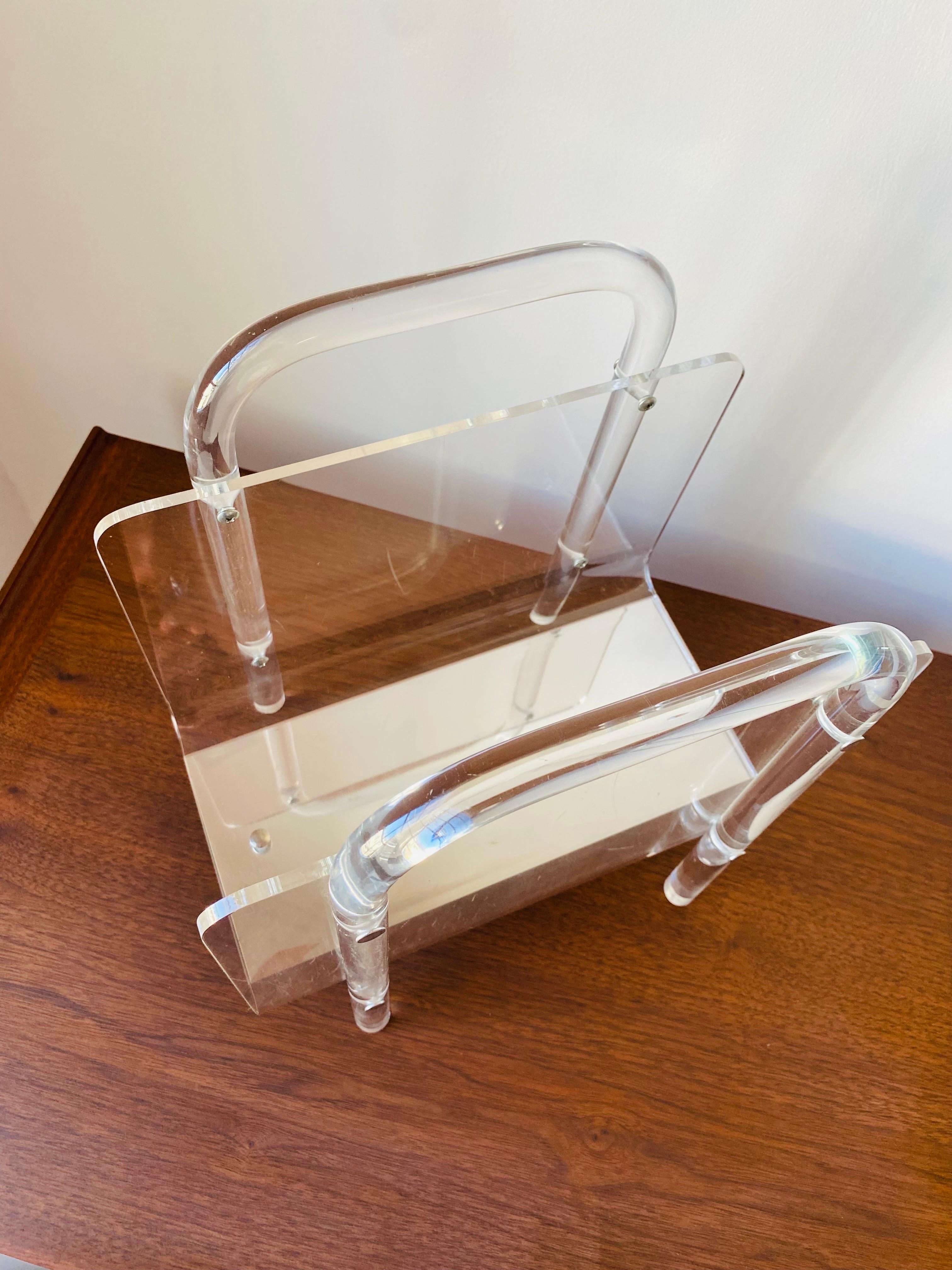 Lucite Portariviste in lucite nello stile di Charles Hollis Jones in vendita