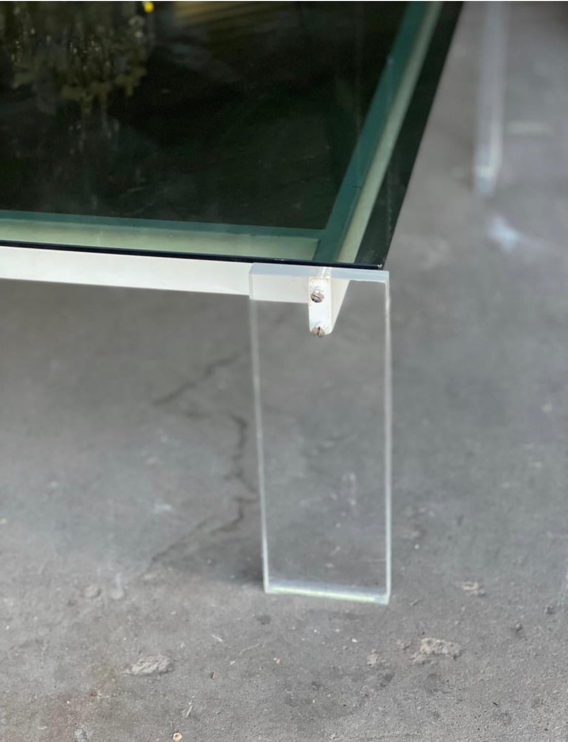 Lucite Mid-Century Modern Italian Coffee Table For Sale 1