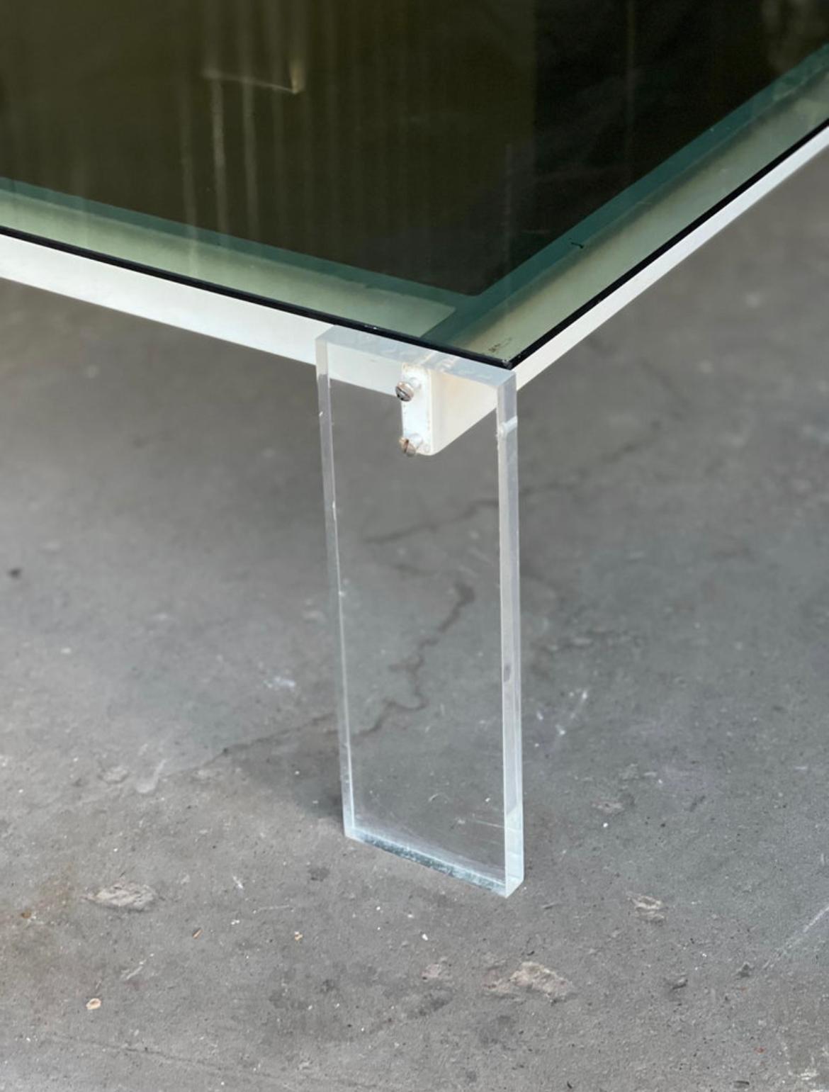 Lucite Mid-Century Modern Italian Coffee Table For Sale 2