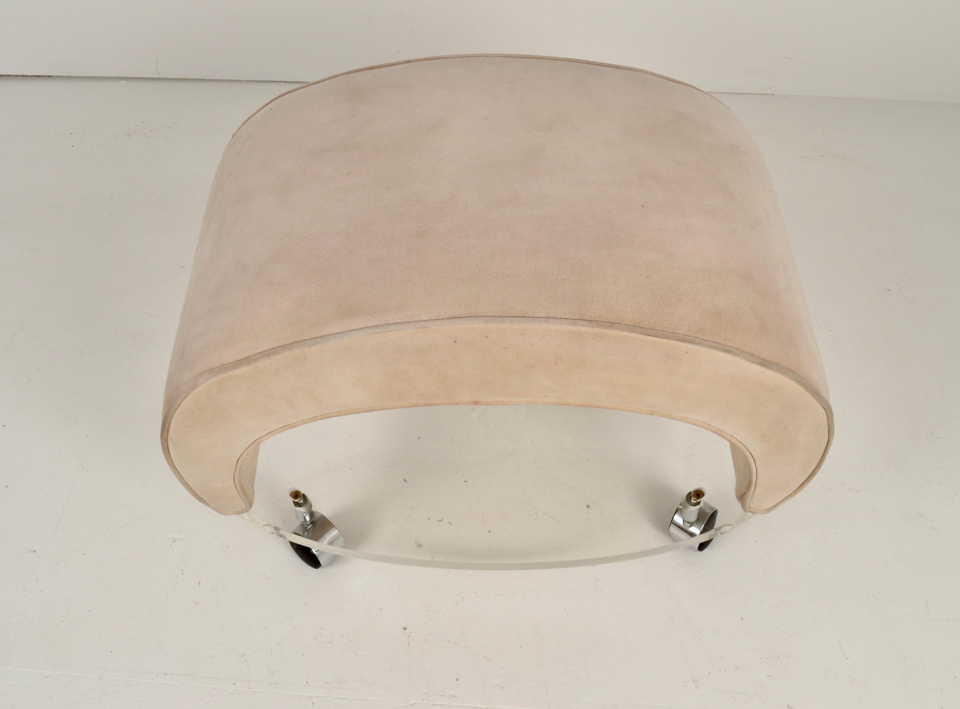 Lucite Modern-form Stool on Castor, USA c 1970s In Good Condition For Sale In Norwalk, CT