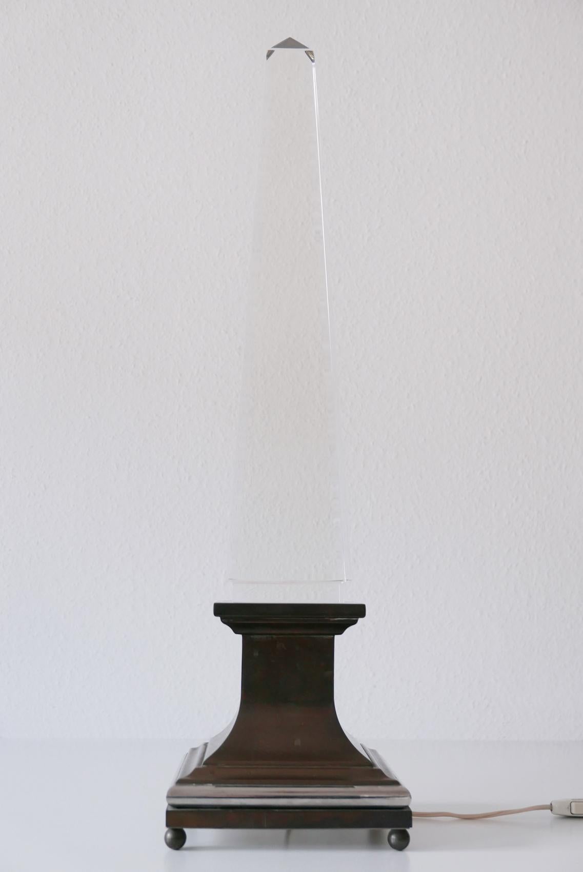 French Lucite Obelisk Table Lamp by Sandro Petti for Maison Jansen, France, 1970s For Sale