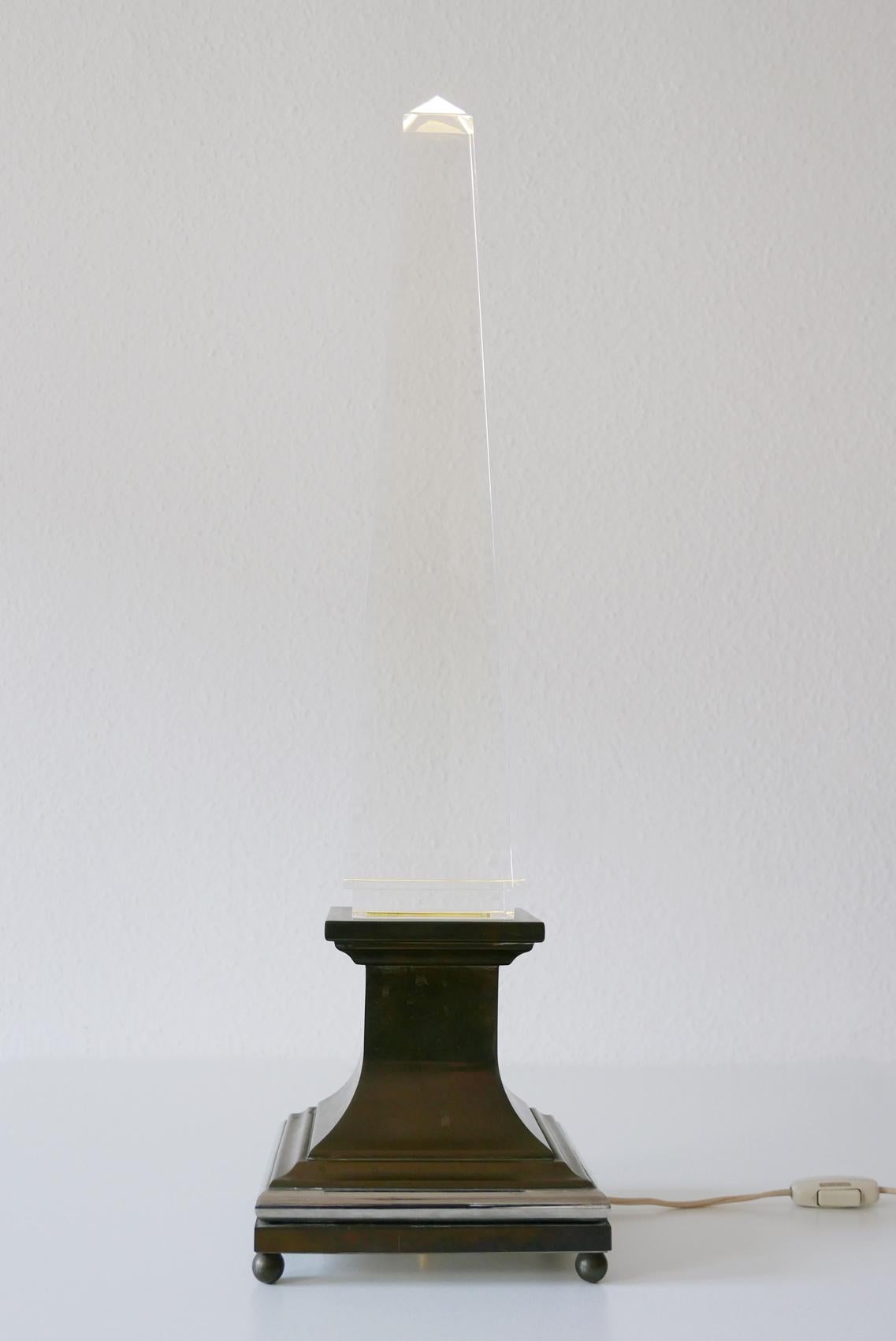 Lucite Obelisk Table Lamp by Sandro Petti for Maison Jansen, France, 1970s In Good Condition For Sale In Munich, DE