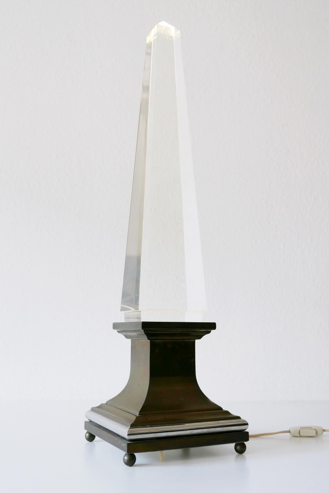 Lucite Lampe de table obélisque en lucite de Sandro Petti pour Maison Jansen, France, 1970 en vente