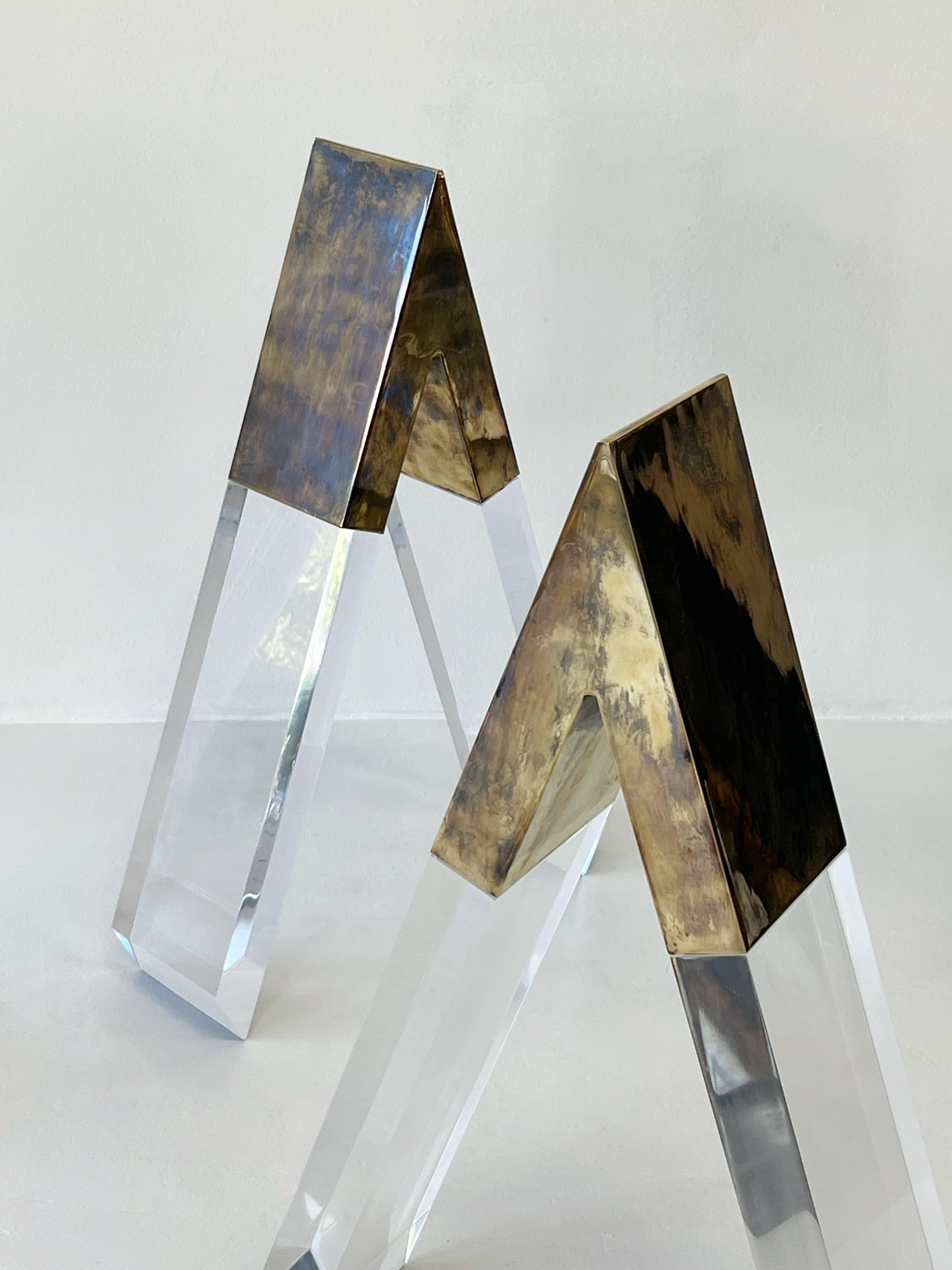 Laiton Socle de table de conférence à tréteaux pour salle à manger en laiton patiné Lucite en vente