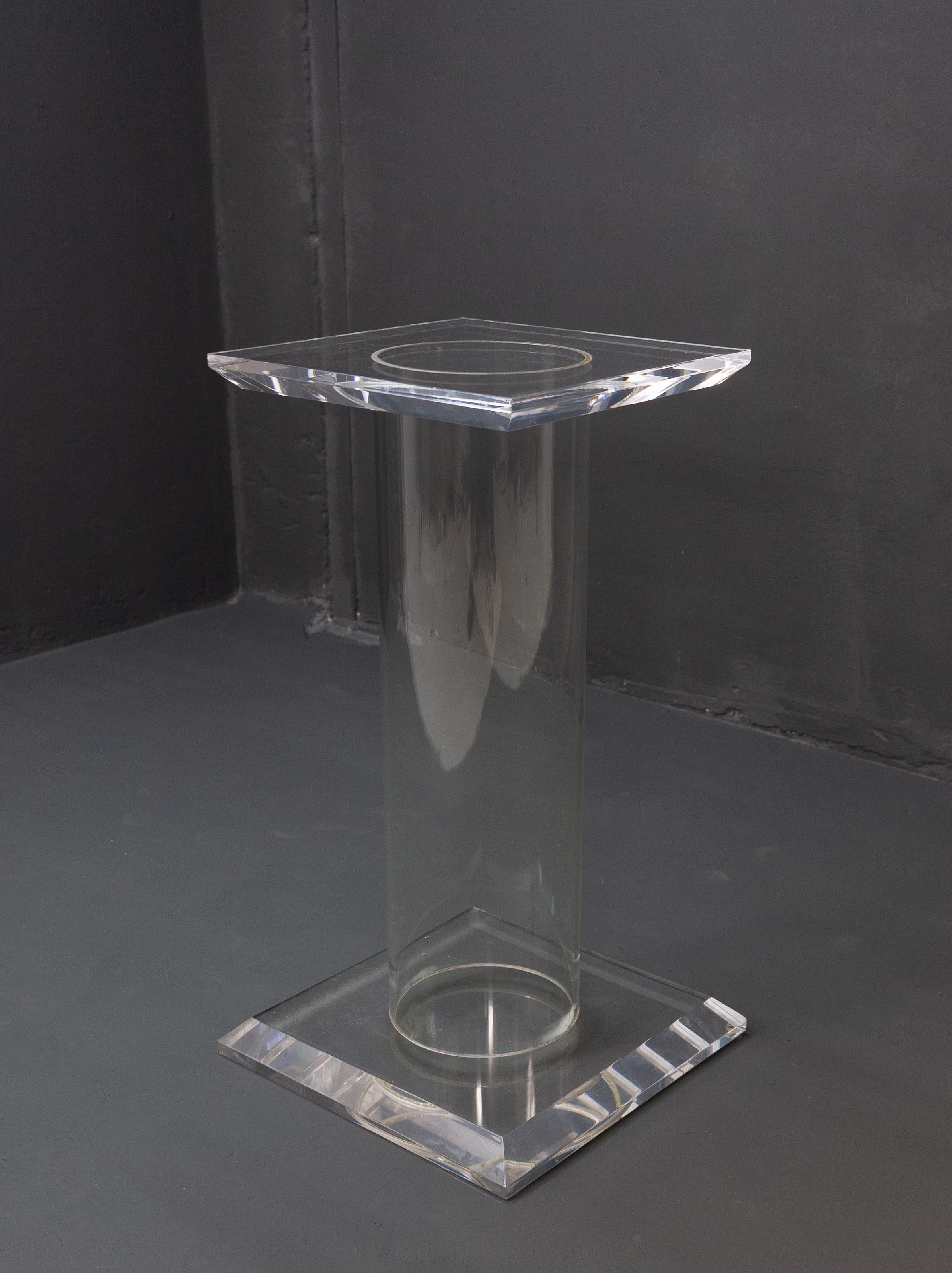 Heavy Lucite pedestal built out of 5cm thick clear Lucite. 1970s, French, very nice condition.
  