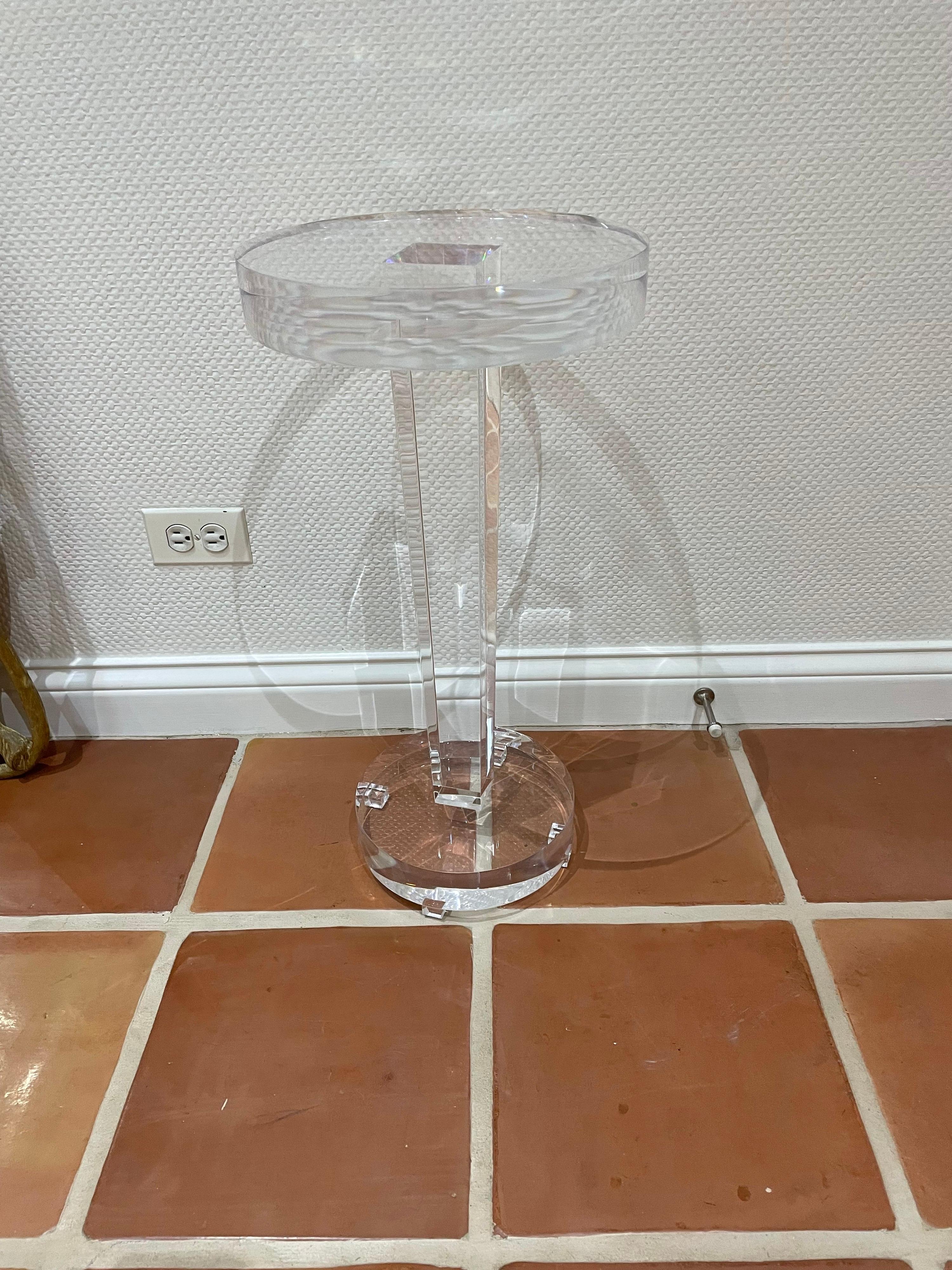 This is a beautiful lucite pedestal side or drink table made with thick lucite and is a great accent table for any room.